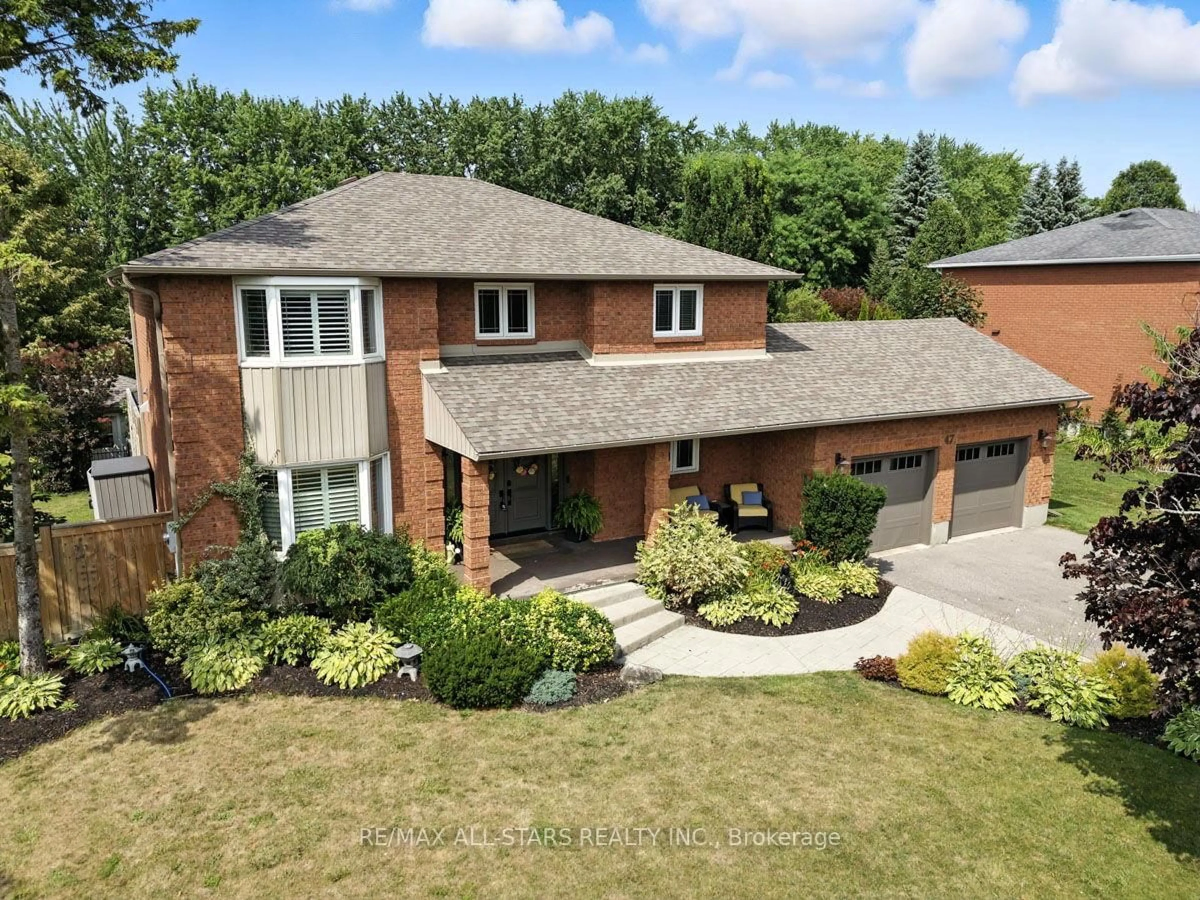 A pic from outside/outdoor area/front of a property/back of a property/a pic from drone, street for 47 Carlan Dr, Scugog Ontario L9L 1P2