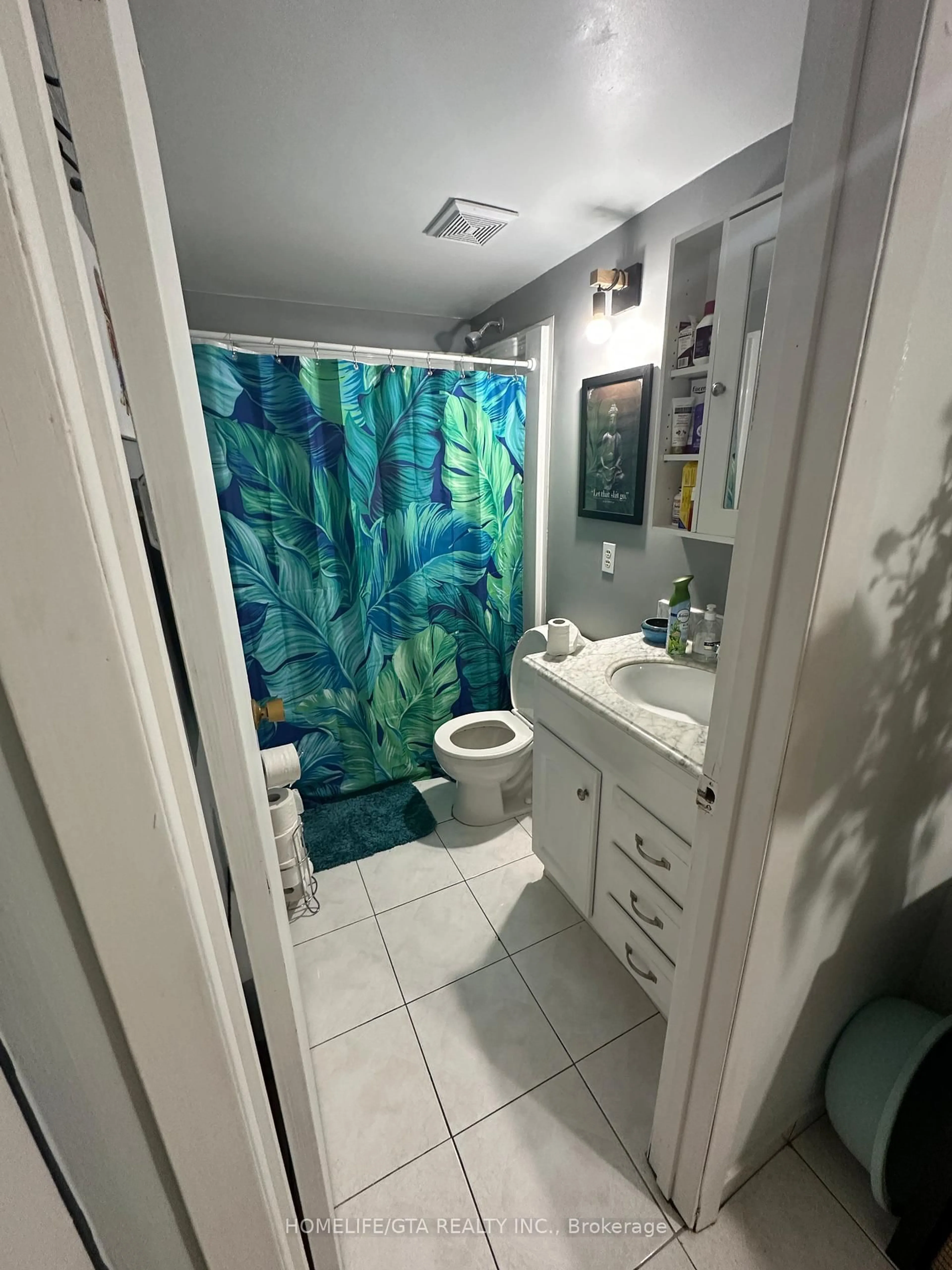 Standard bathroom, unknown for 10 Crow Tr, Toronto Ontario M1B 1X3