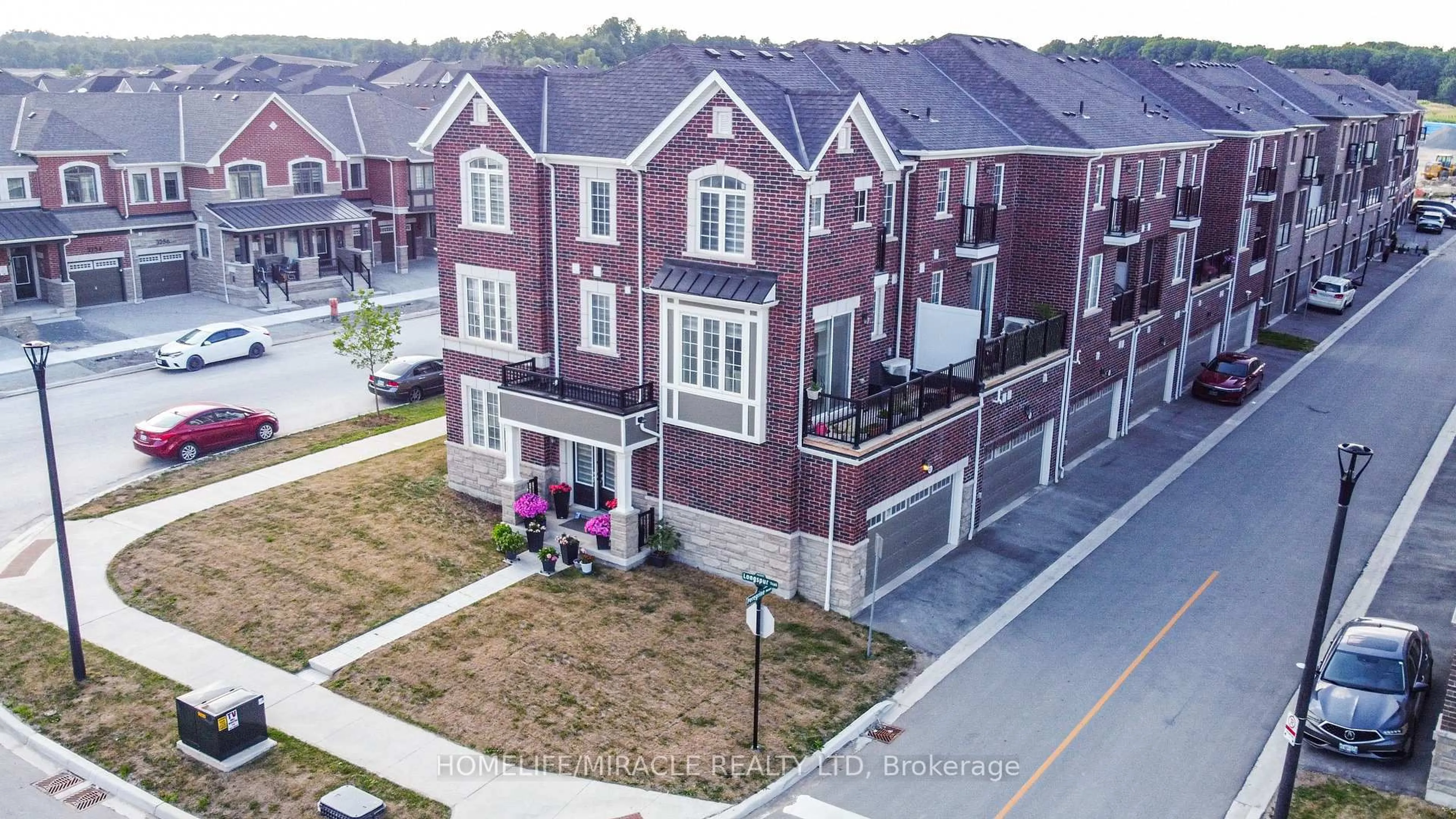 A pic from outside/outdoor area/front of a property/back of a property/a pic from drone, street for 3251 Brigadier Ave, Pickering Ontario L1X 0N1