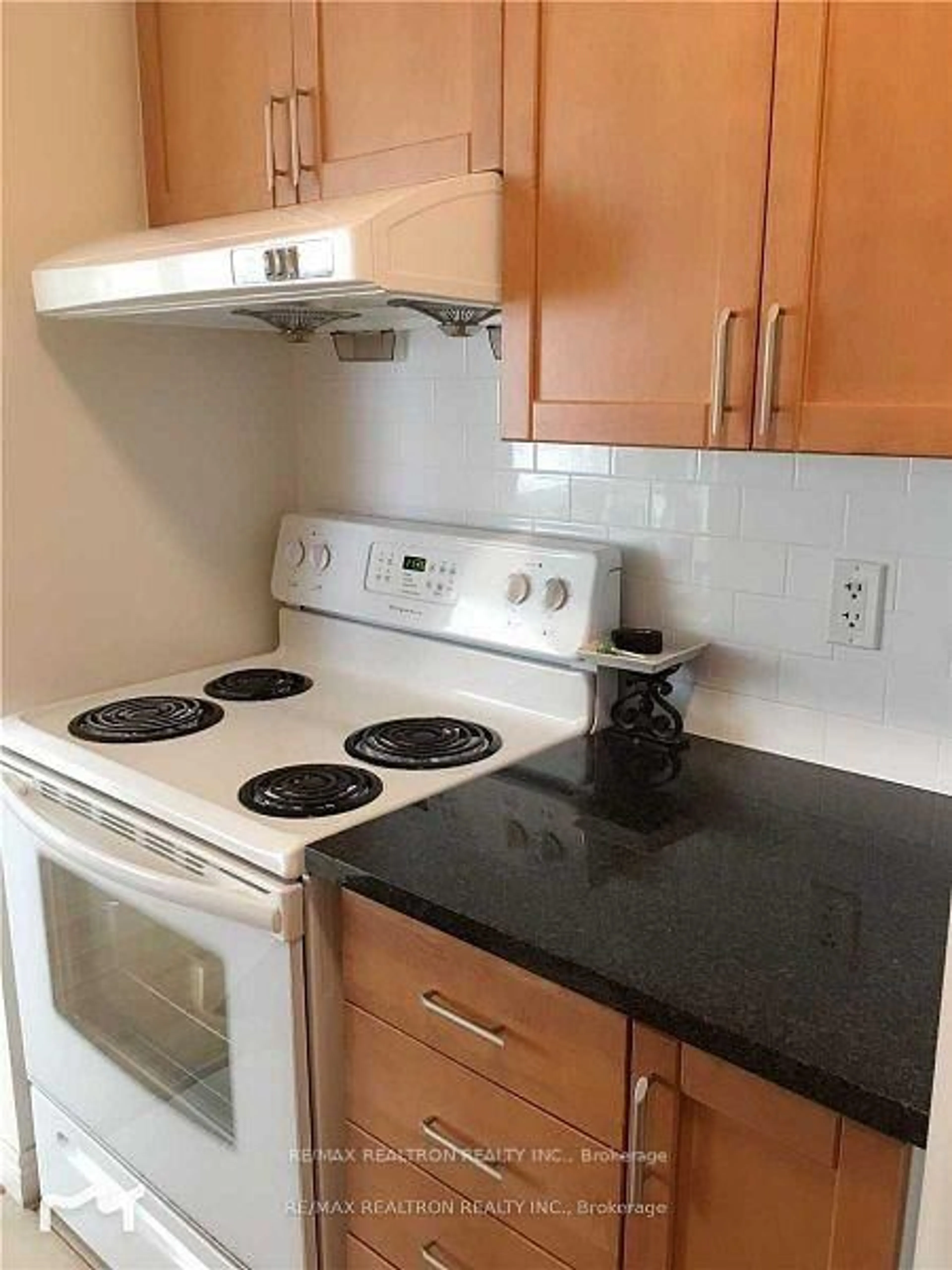 Standard kitchen, unknown for 60 Town Centre Crt #1602, Toronto Ontario M1P 0B1