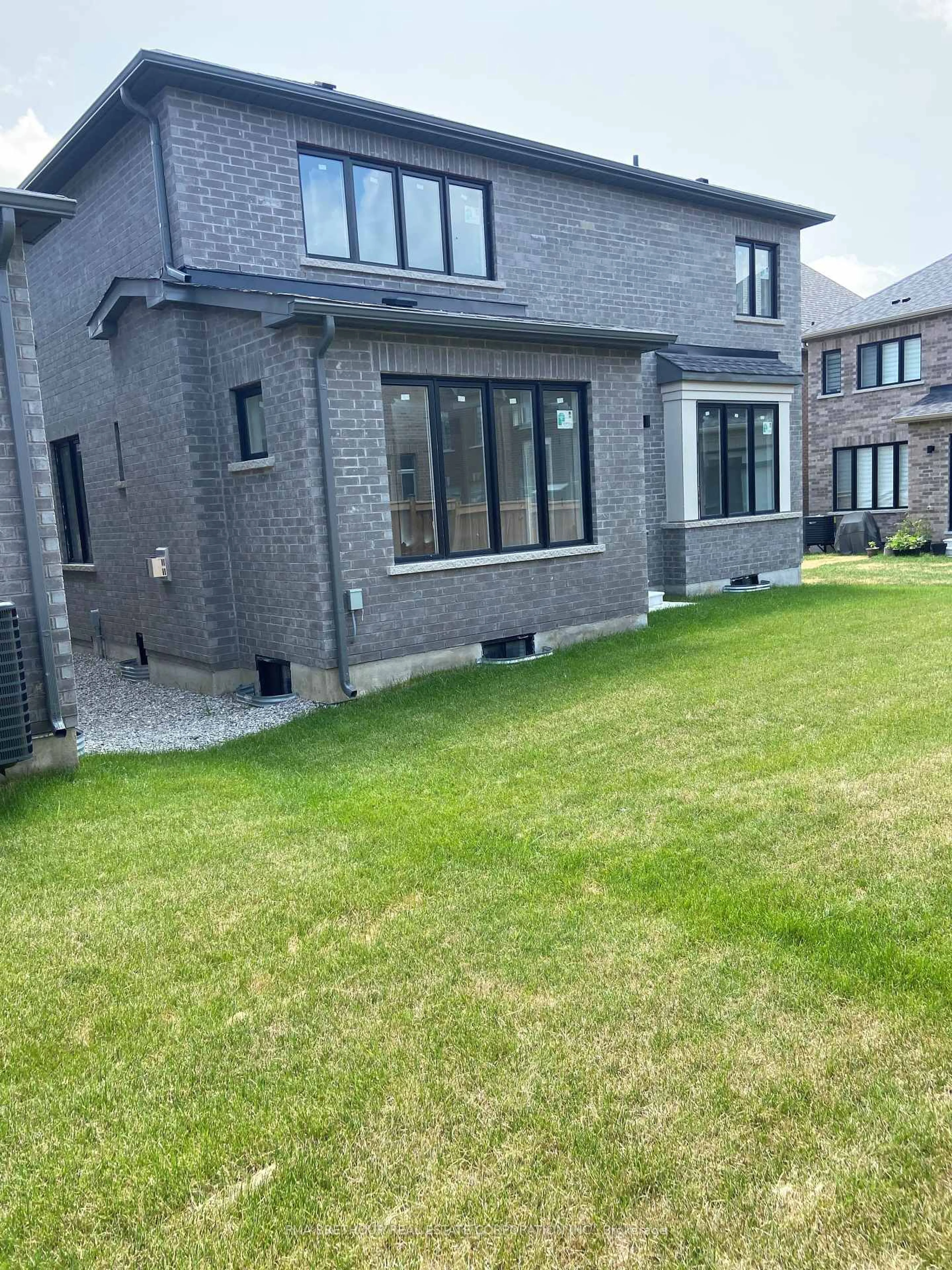 Home with brick exterior material, street for 35 Brabin Circ, Whitby Ontario L1P 0B9