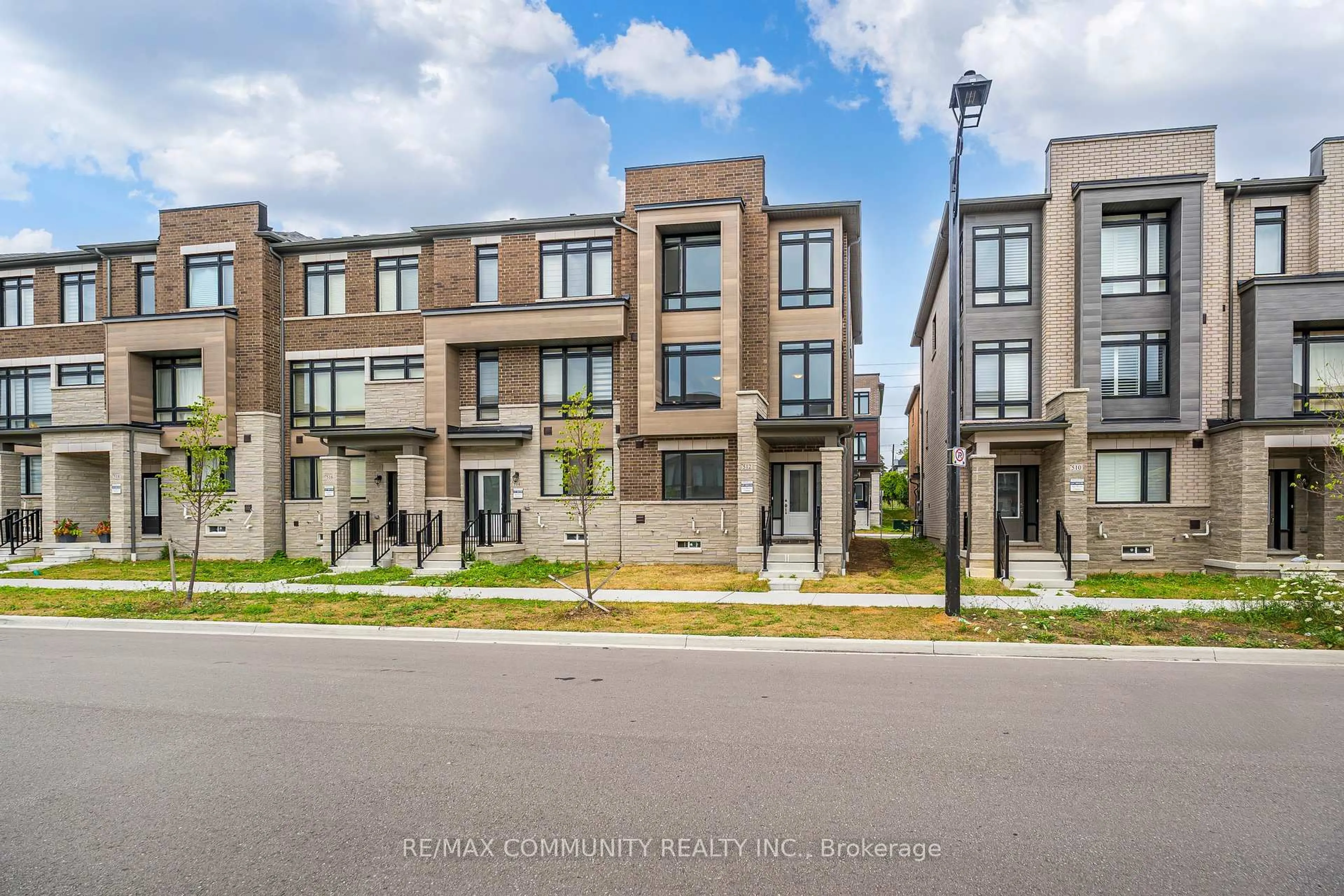 Home with brick exterior material, street for 512 Danks Ridge Dr, Ajax Ontario L1S 0H4