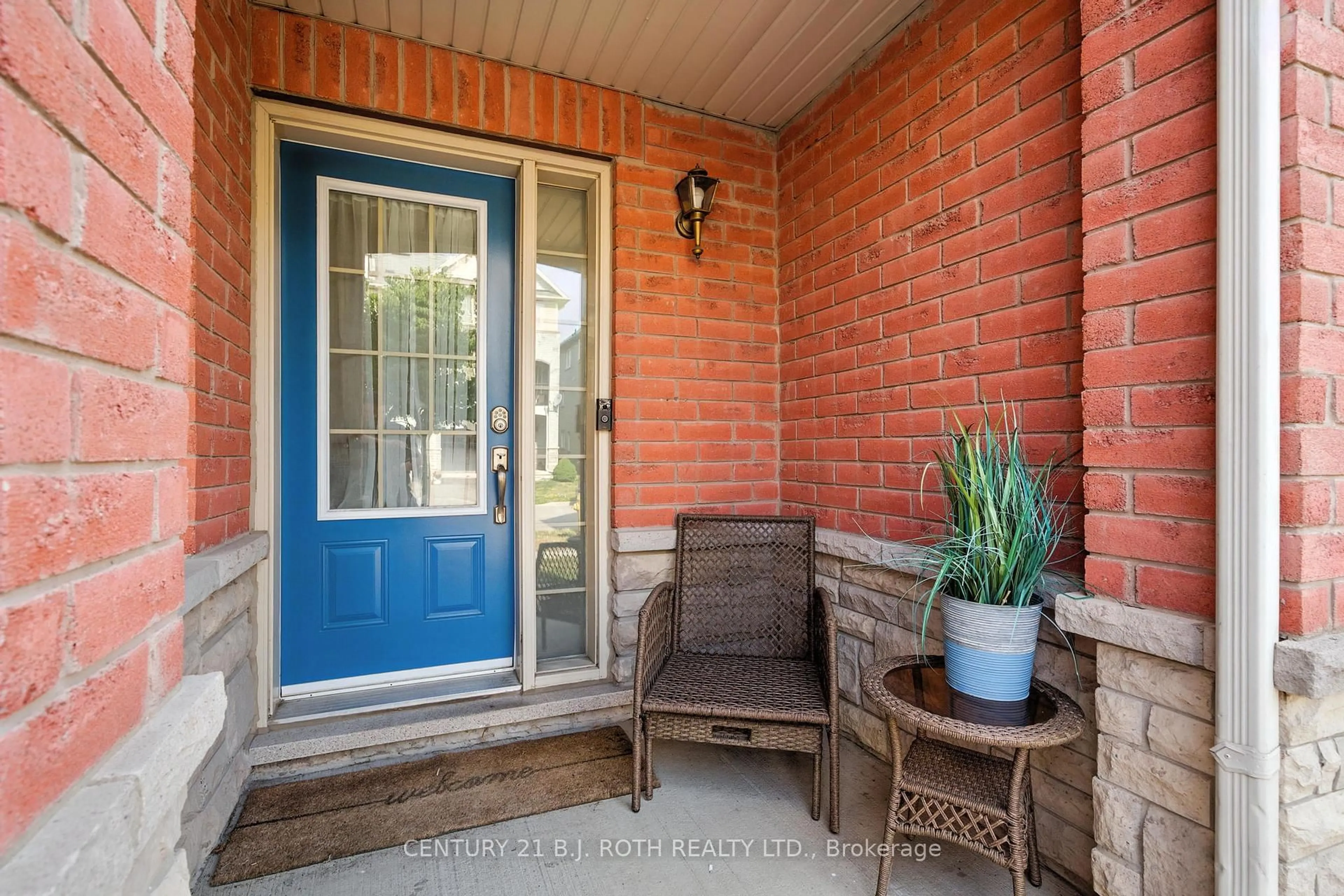 Indoor entryway for 32 Linnell St, Ajax Ontario L1Z 0K8