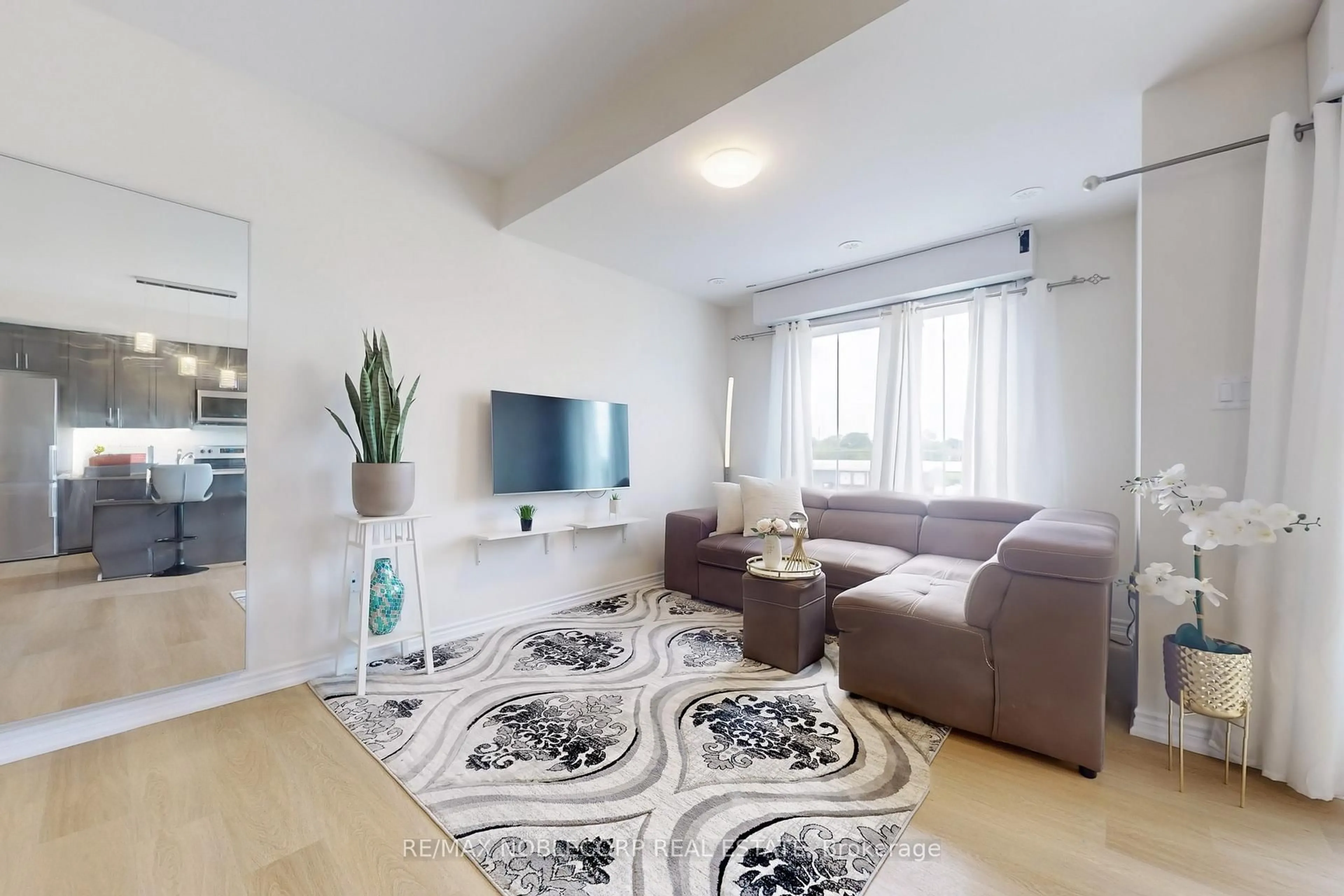 Living room with furniture, unknown for 470 BERESFORD Path #15, Oshawa Ontario L1H 0B2