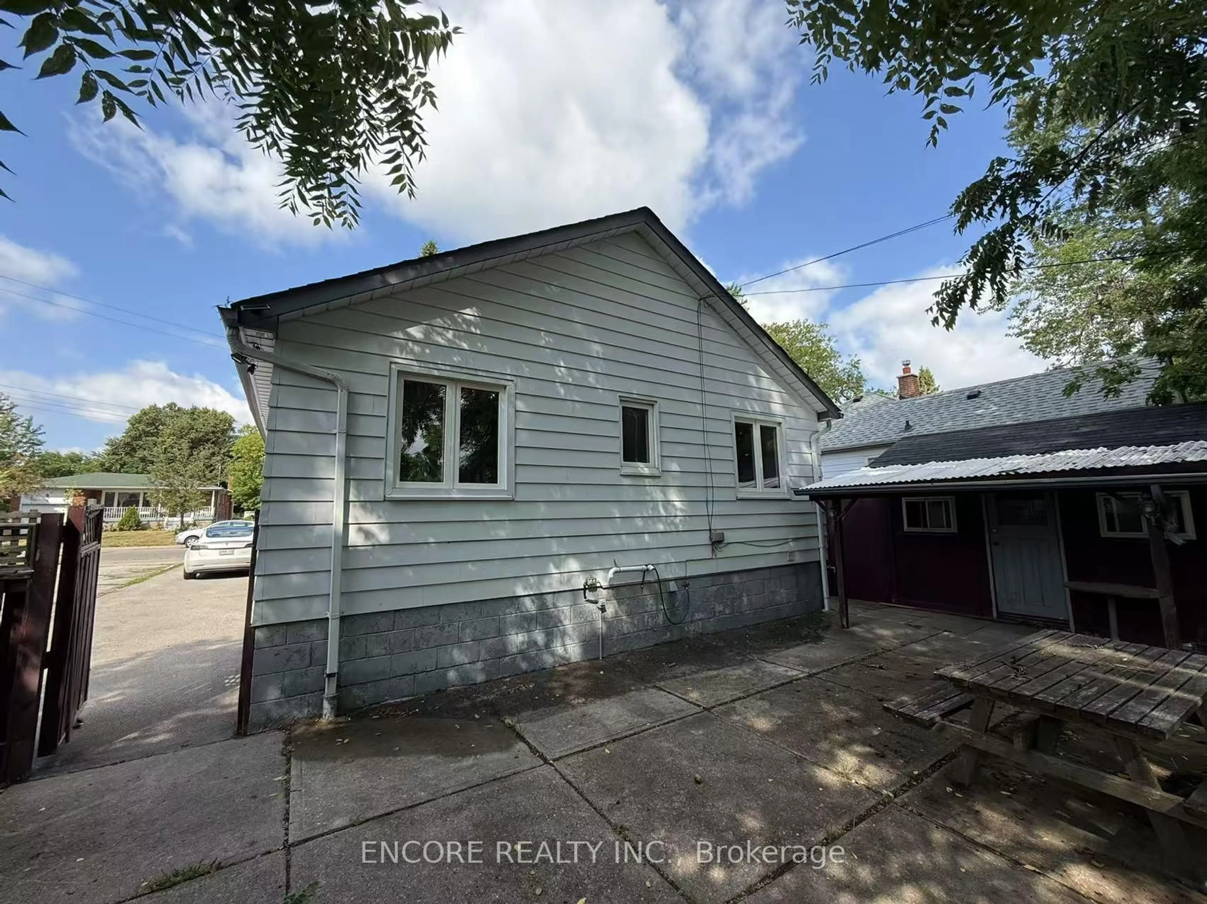 A pic from outside/outdoor area/front of a property/back of a property/a pic from drone, building for 7 Weir Cres, Toronto Ontario M1E 3A8