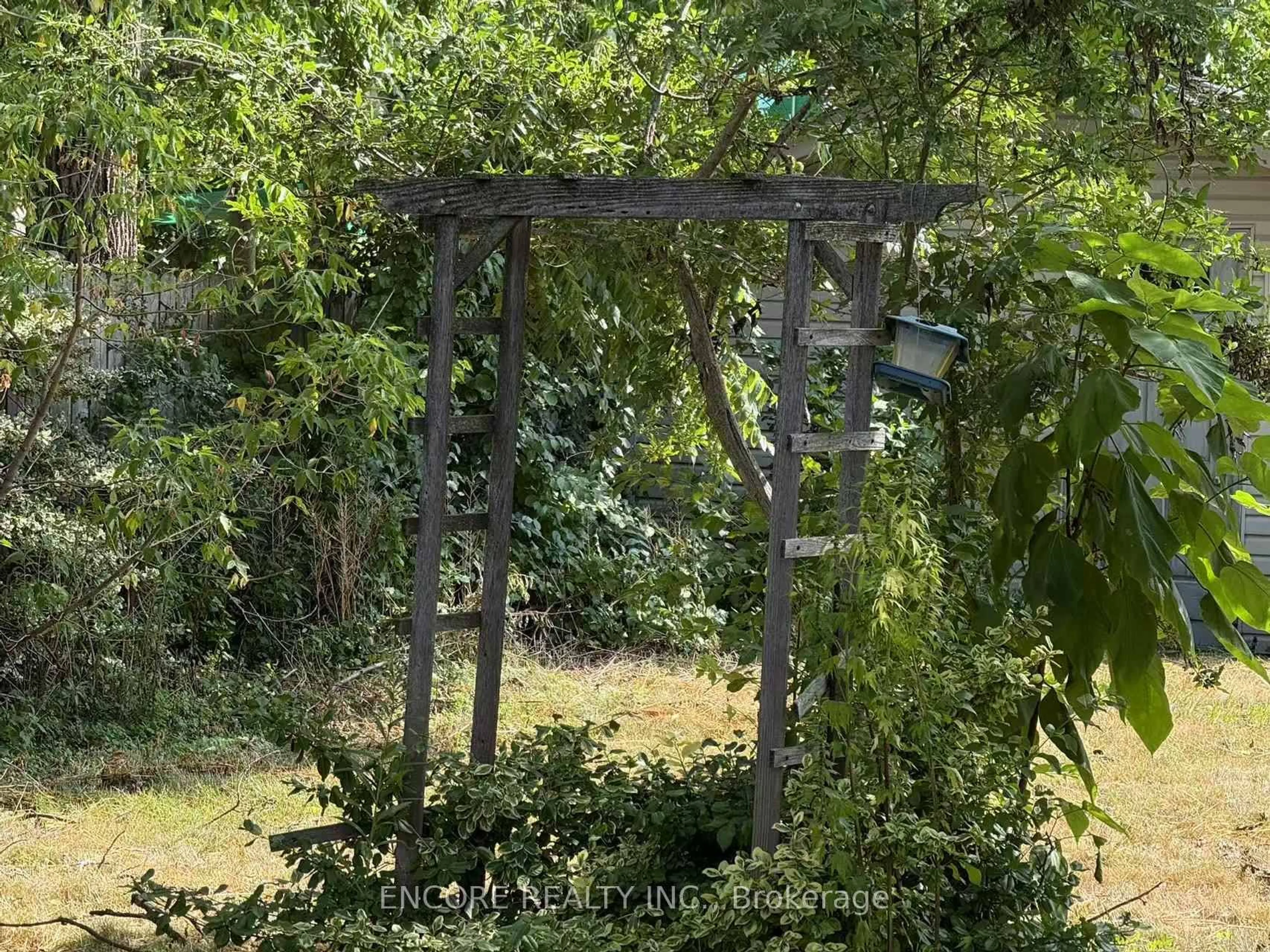 Unknown for 7 Weir Cres, Toronto Ontario M1E 3A8