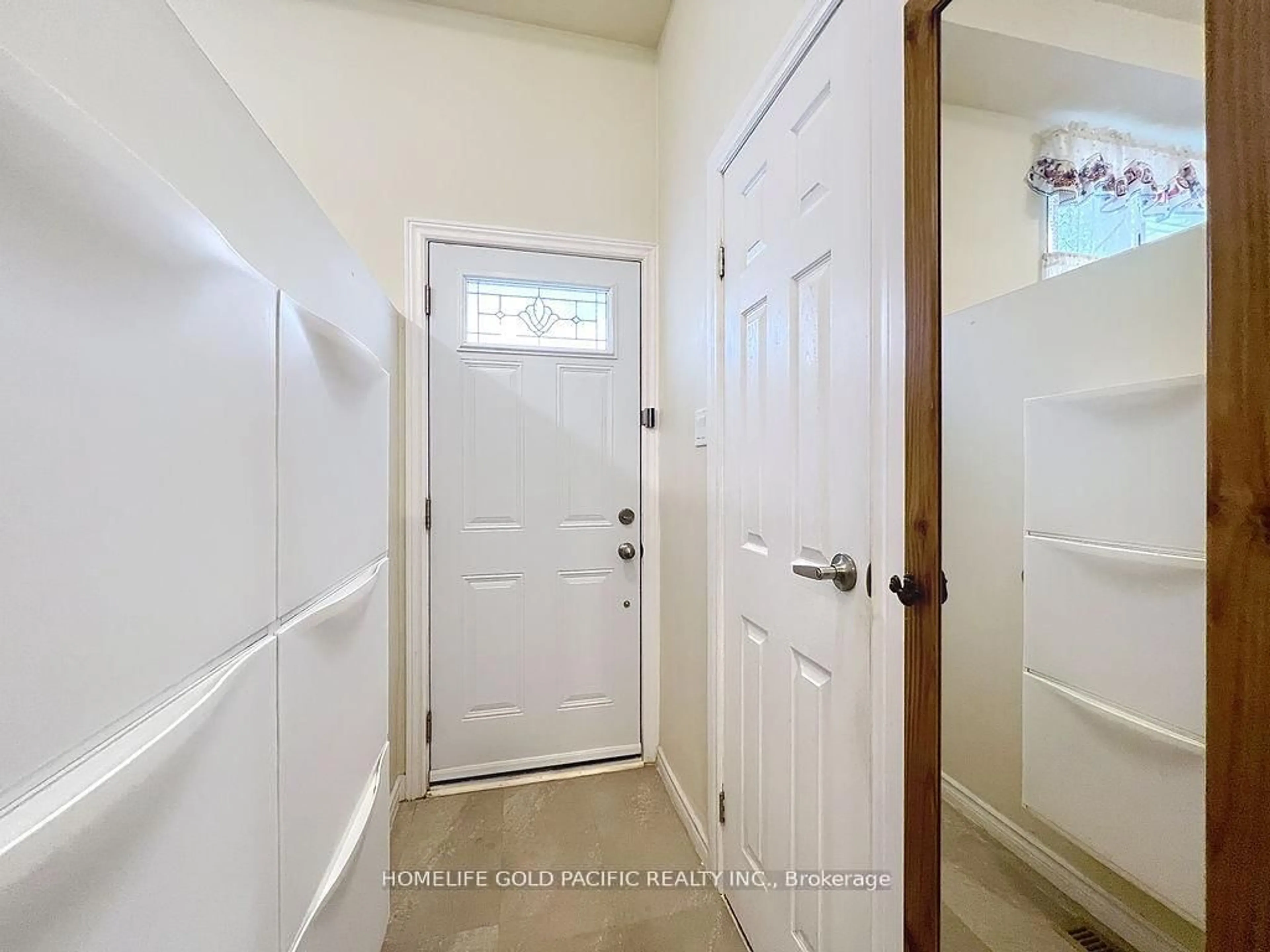 Indoor entryway for 42 Stonehill Crt #11, Toronto Ontario M1W 2V3