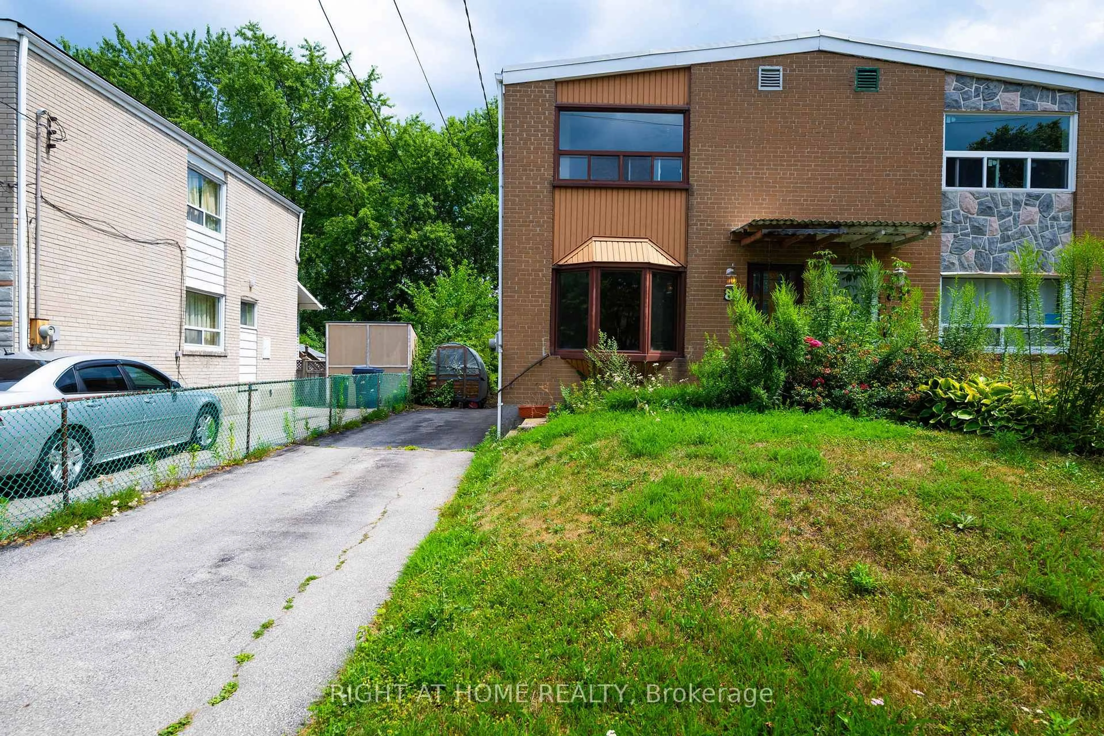 A pic from outside/outdoor area/front of a property/back of a property/a pic from drone, street for 89 Chelwood Rd, Toronto Ontario L1H 1C7