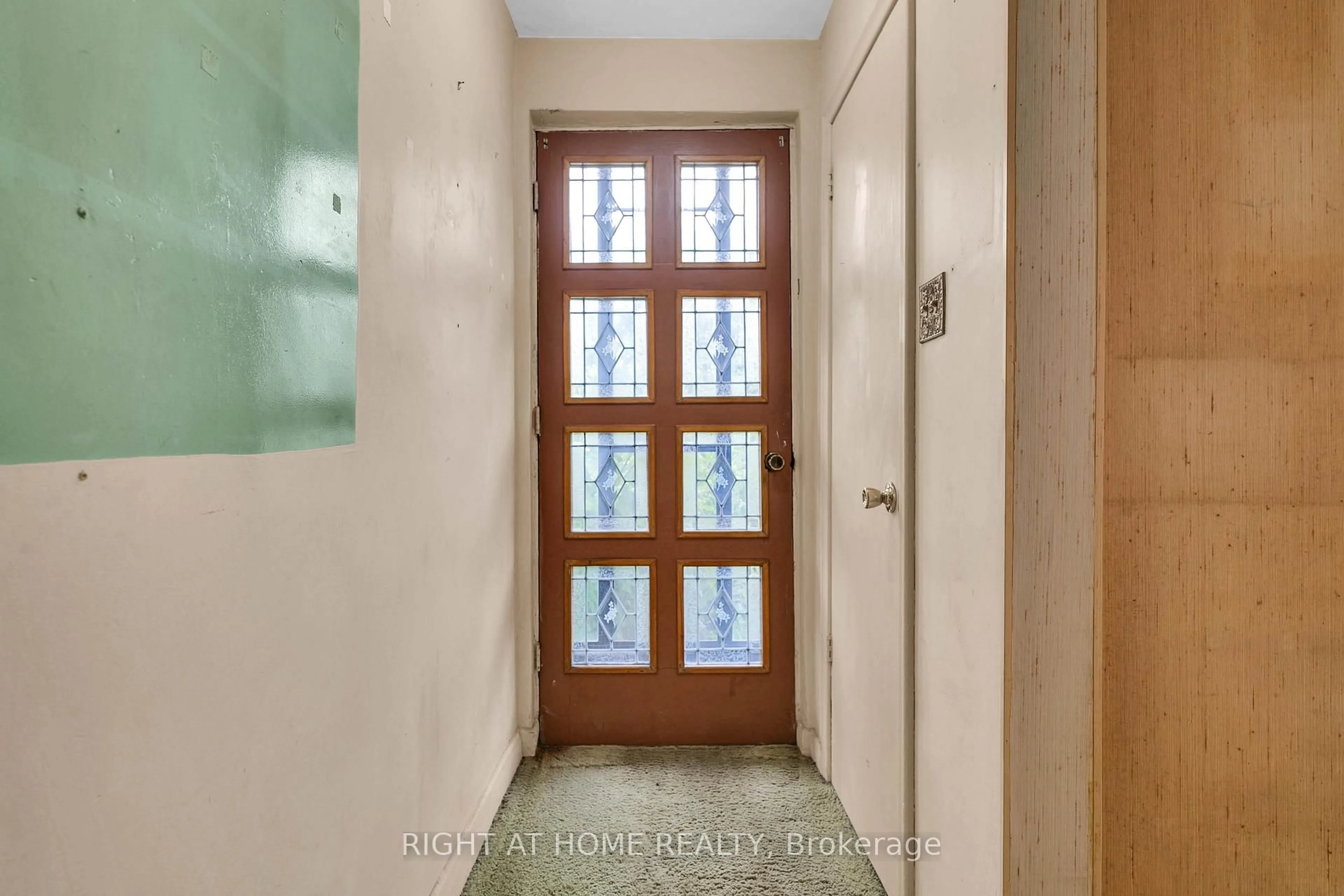 Indoor entryway for 89 Chelwood Rd, Toronto Ontario L1H 1C7
