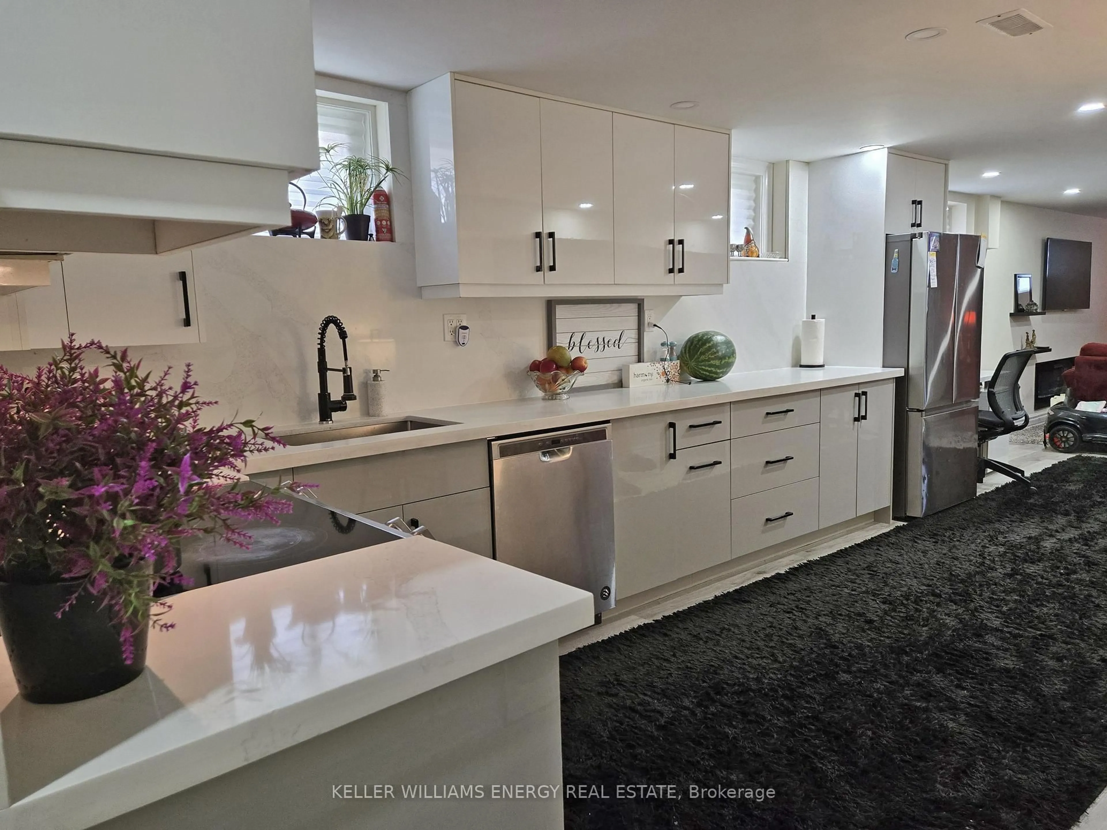 Open concept kitchen, ceramic/tile floor for 110 Littleleaf Dr, Toronto Ontario M1B 1Z2
