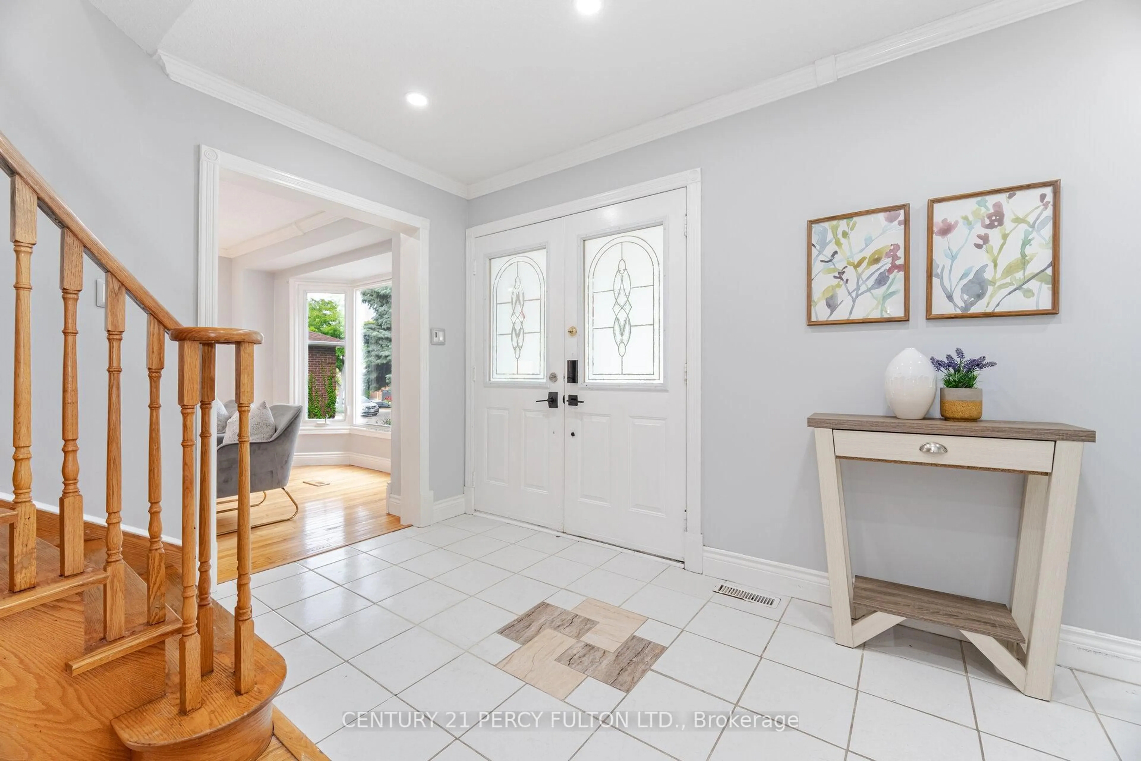 Indoor entryway for 514 Lightfoot Pl, Pickering Ontario L1V 5Z8