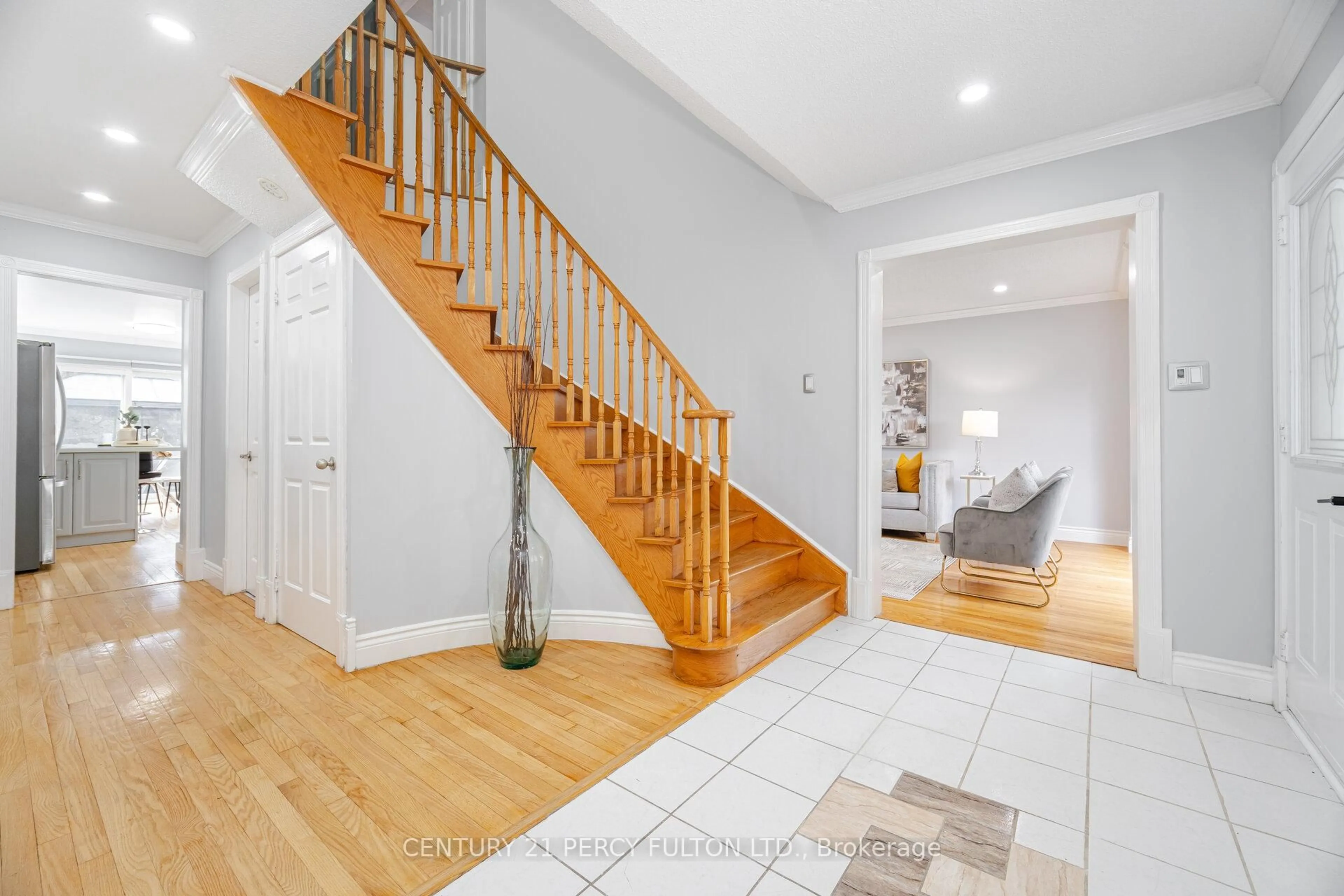 Indoor entryway for 514 Lightfoot Pl, Pickering Ontario L1V 5Z8