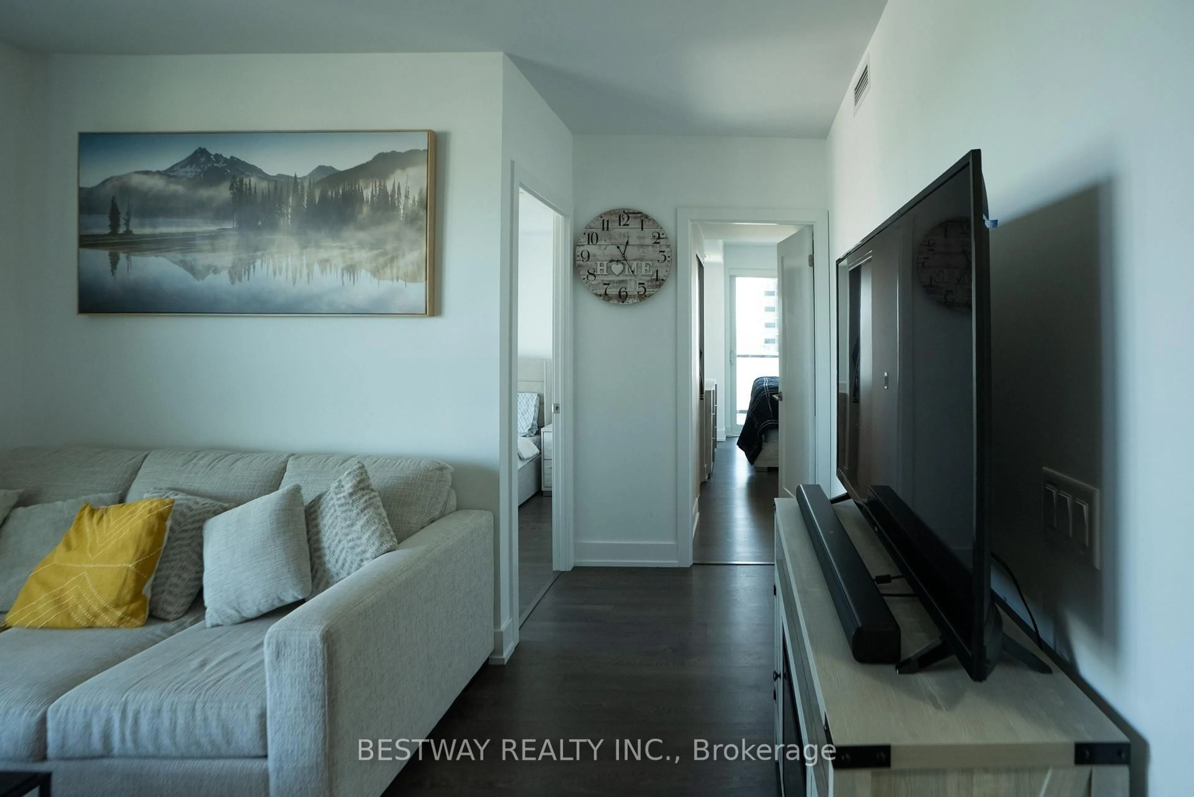 Indoor entryway for 2550 Simcoe St #607, Oshawa Ontario L1L 0R5