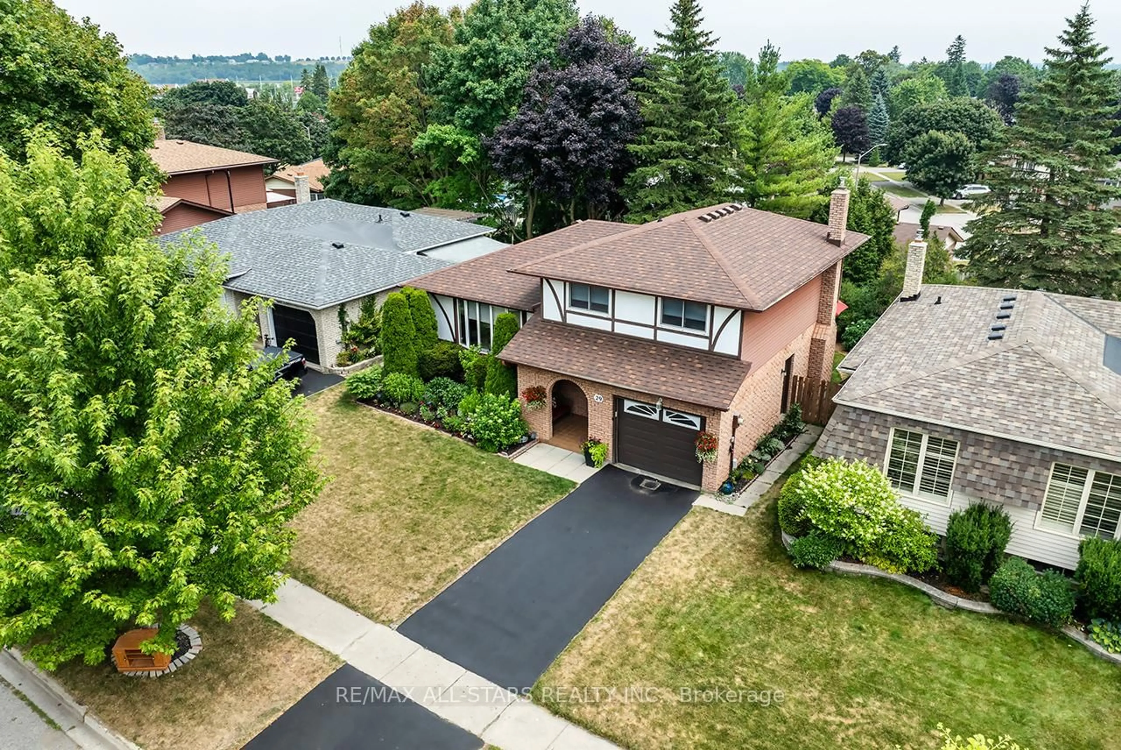 A pic from outside/outdoor area/front of a property/back of a property/a pic from drone, street for 29 Orchard Rd, Scugog Ontario L9L 1G4