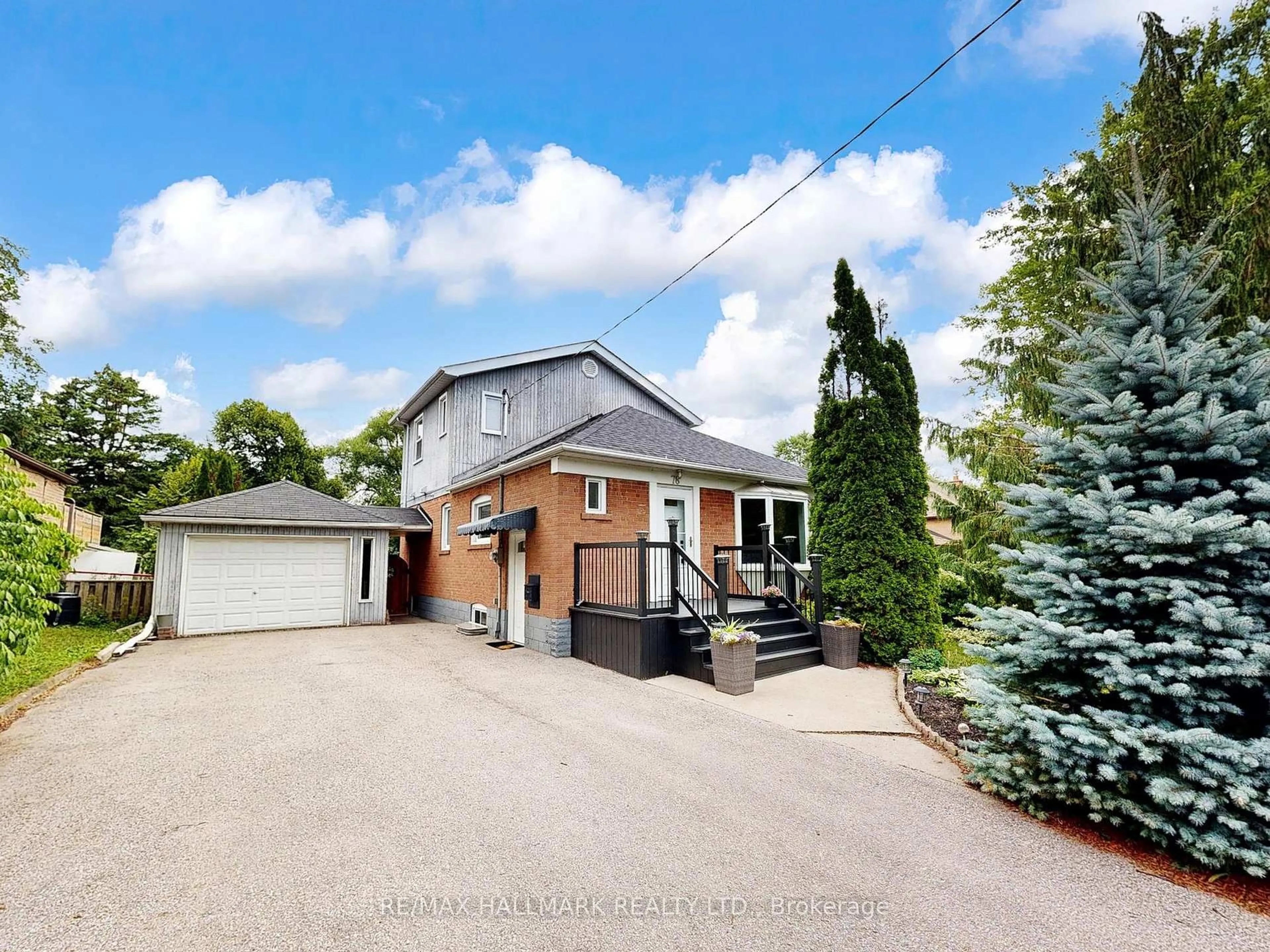 A pic from outside/outdoor area/front of a property/back of a property/a pic from drone, street for 78 Cree Ave, Toronto Ontario M1M 1Z8