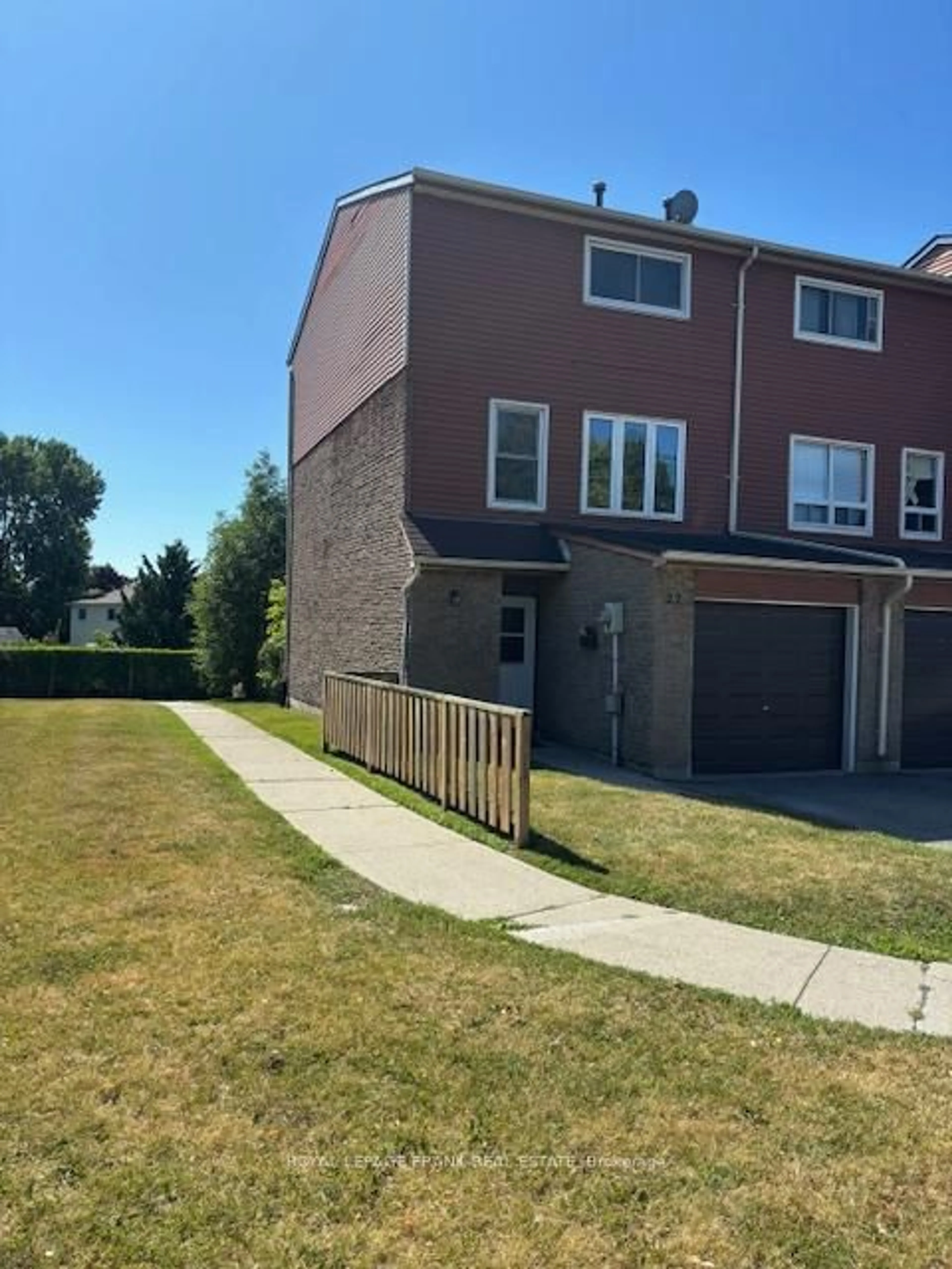 A pic from outside/outdoor area/front of a property/back of a property/a pic from drone, street for 72 Martin Rd #22, Clarington Ontario L1C 3N3