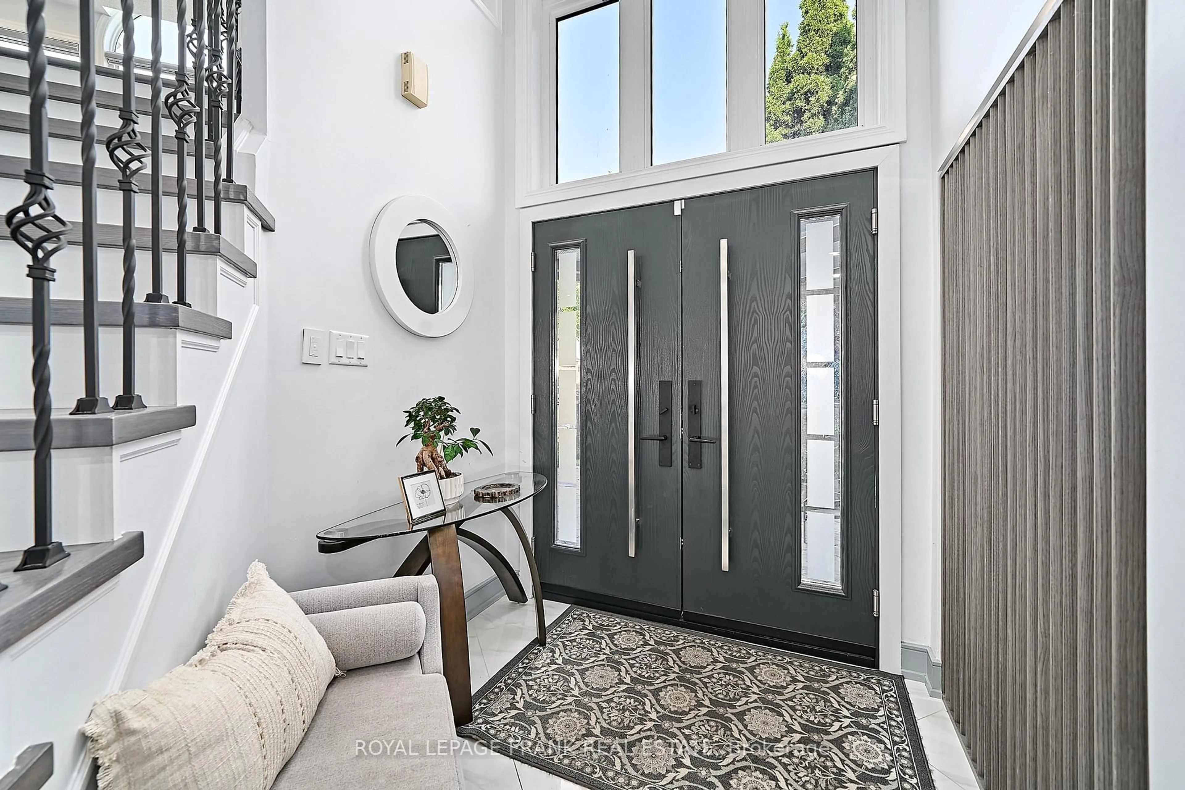 Indoor entryway for 3082 Country Lane, Whitby Ontario L1P 1M3