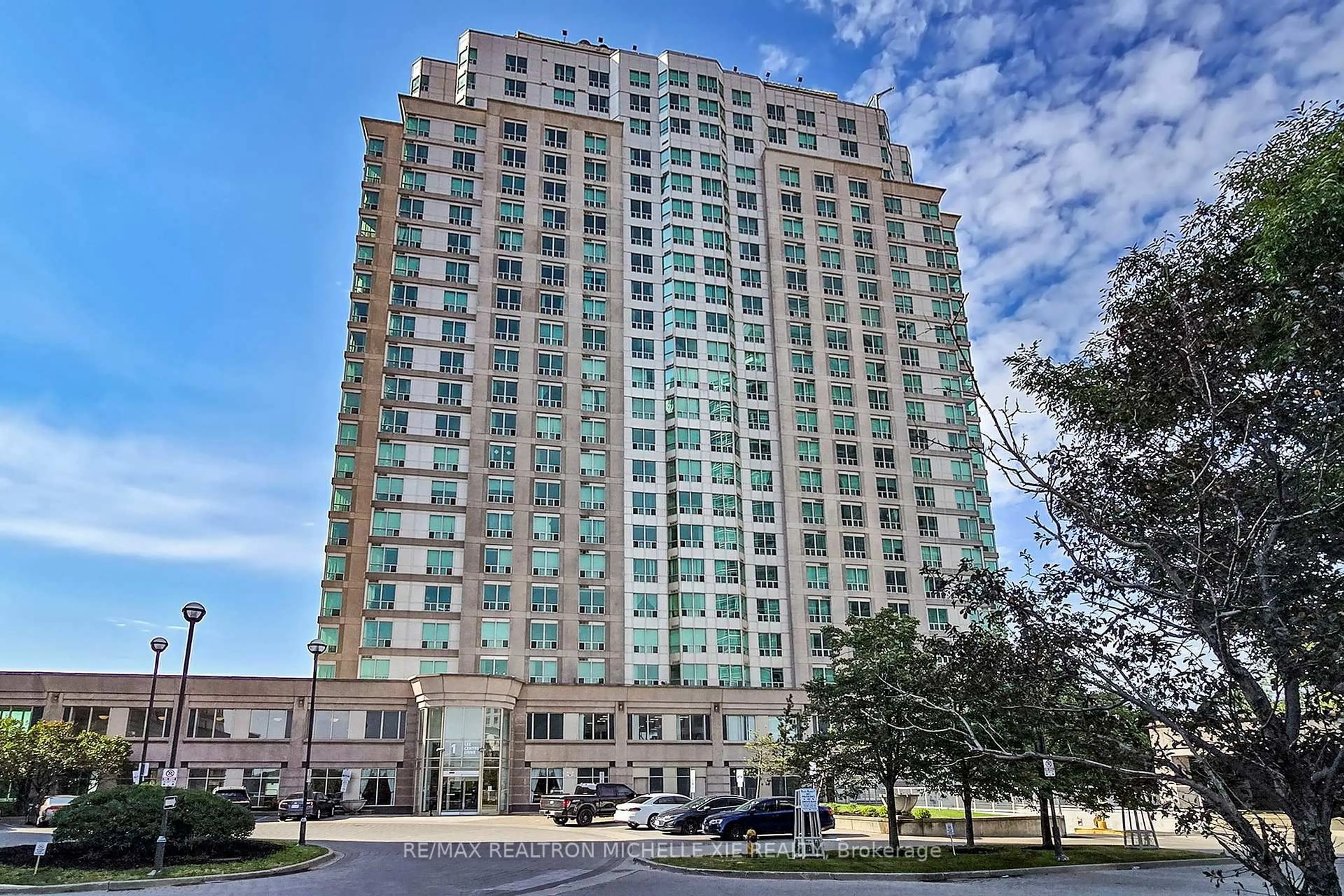 Indoor foyer for 1 Lee Centre Dr #Ph201, Toronto Ontario M1H 3J2