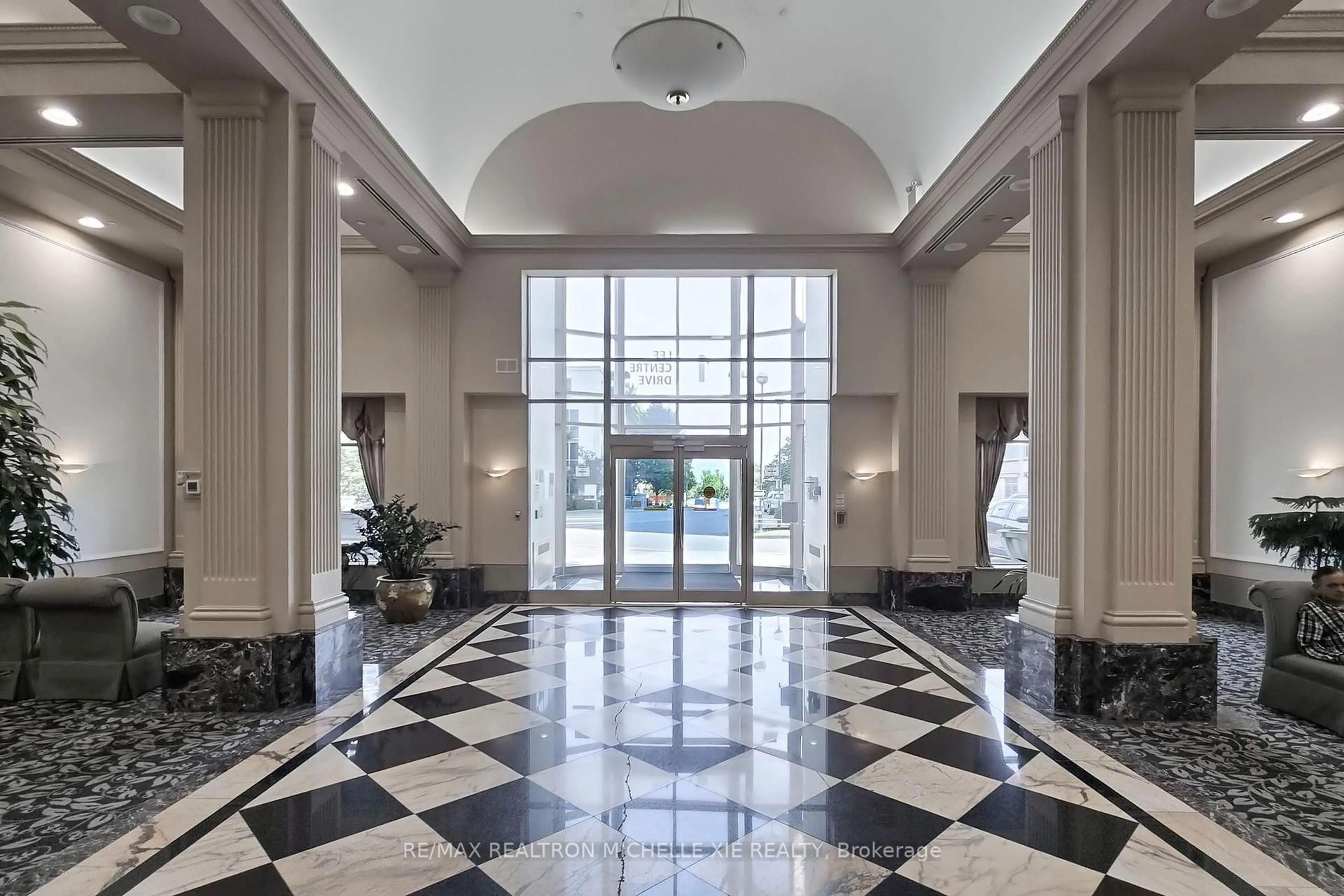 Lobby for 1 Lee Centre Dr #Ph201, Toronto Ontario M1H 3J2