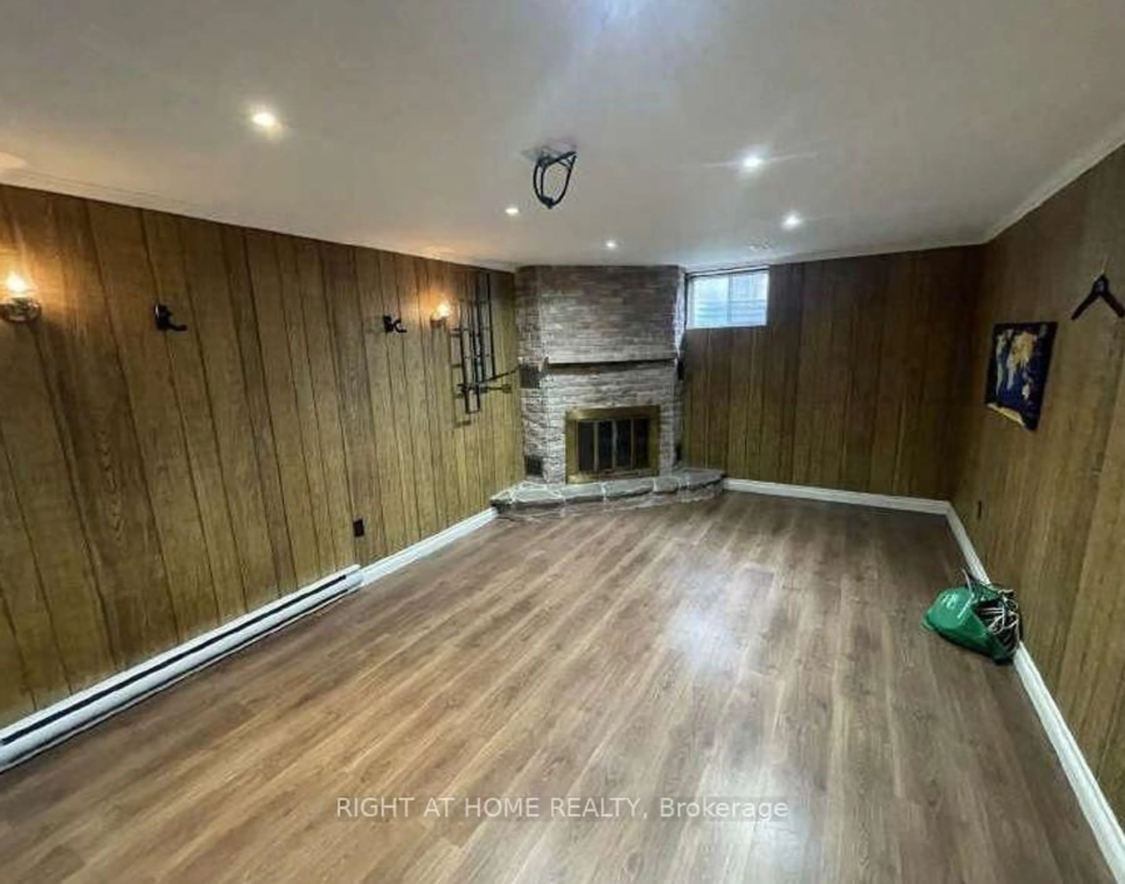 A pic of a room for 435 Wilson Rd, Oshawa Ontario L1G 6E8