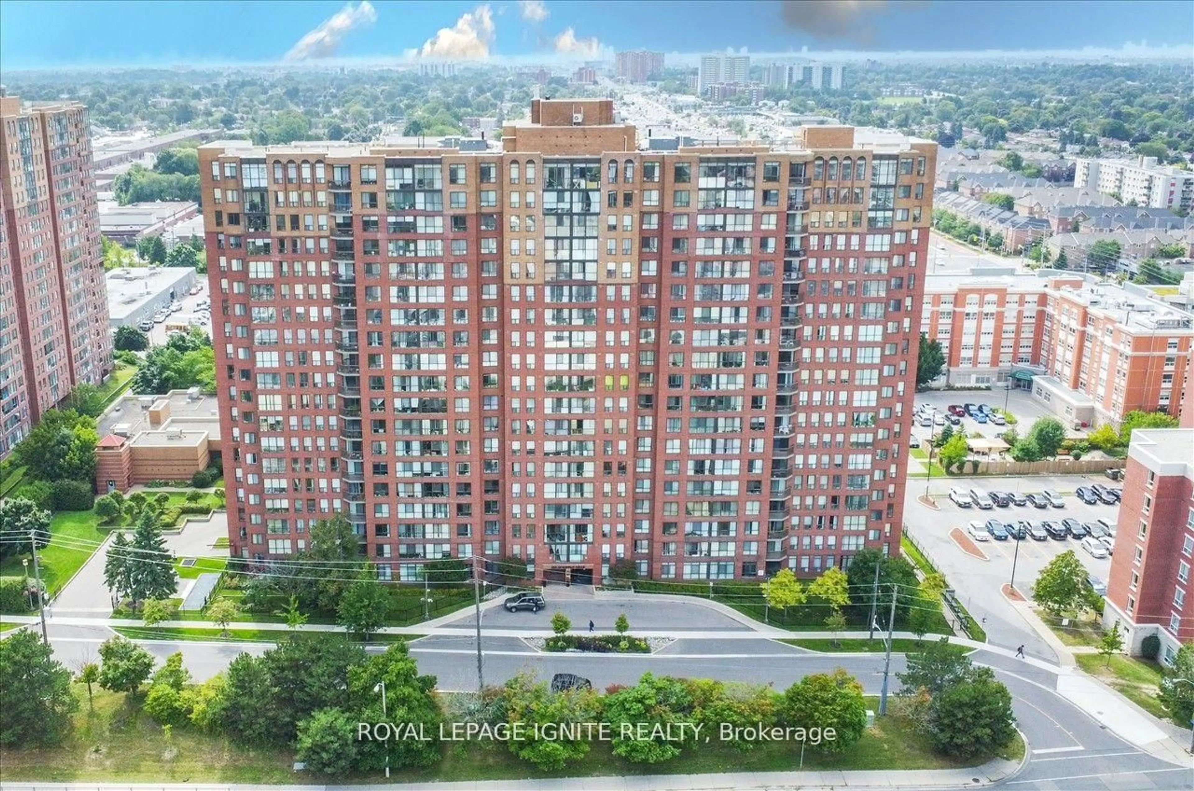 A pic from outside/outdoor area/front of a property/back of a property/a pic from drone, city buildings view from balcony for 330 McCowan Rd #1914, Toronto Ontario M1J 3N3