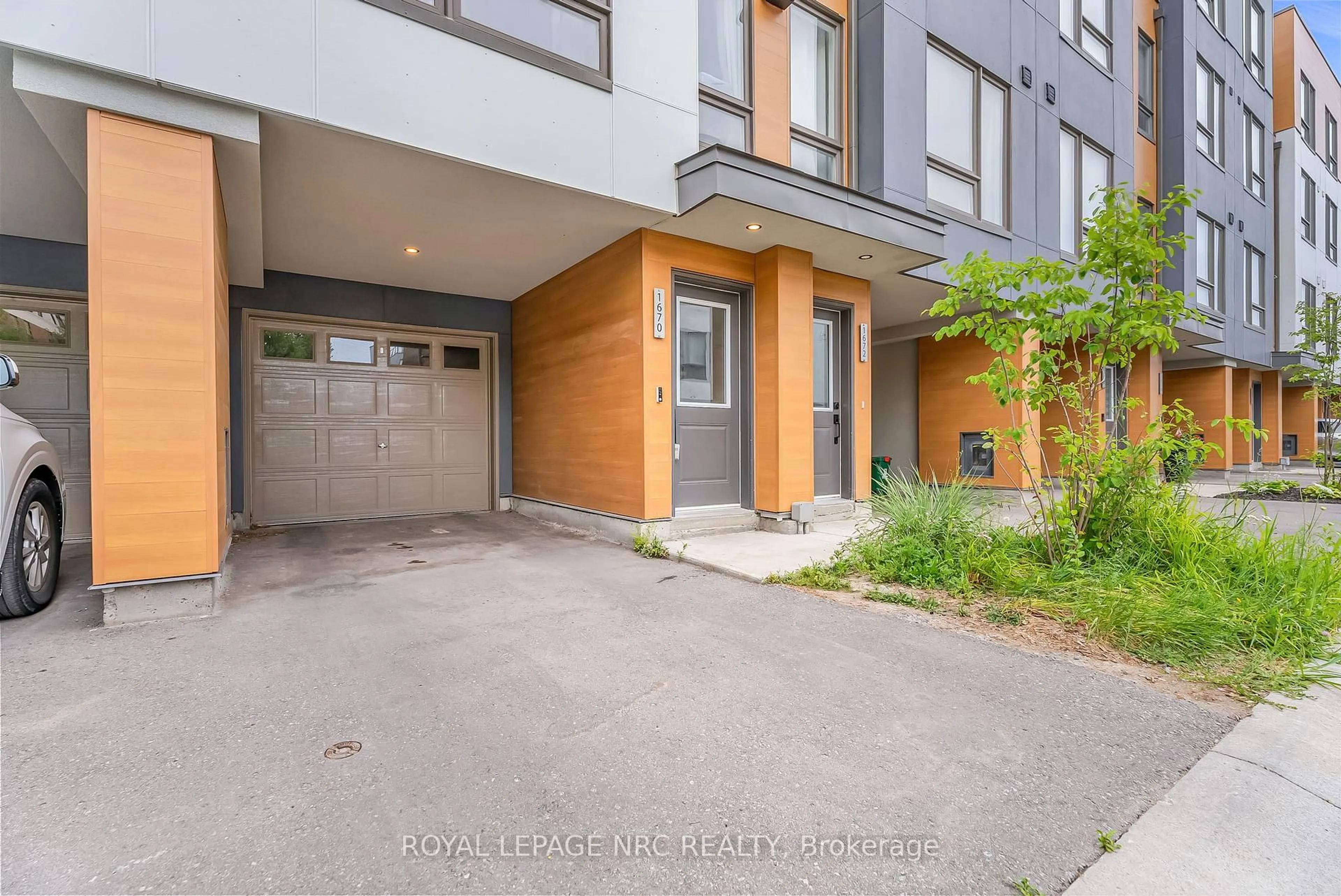 Unknown for 1670 Pleasure Valley Path, Oshawa Ontario L1G 0E3