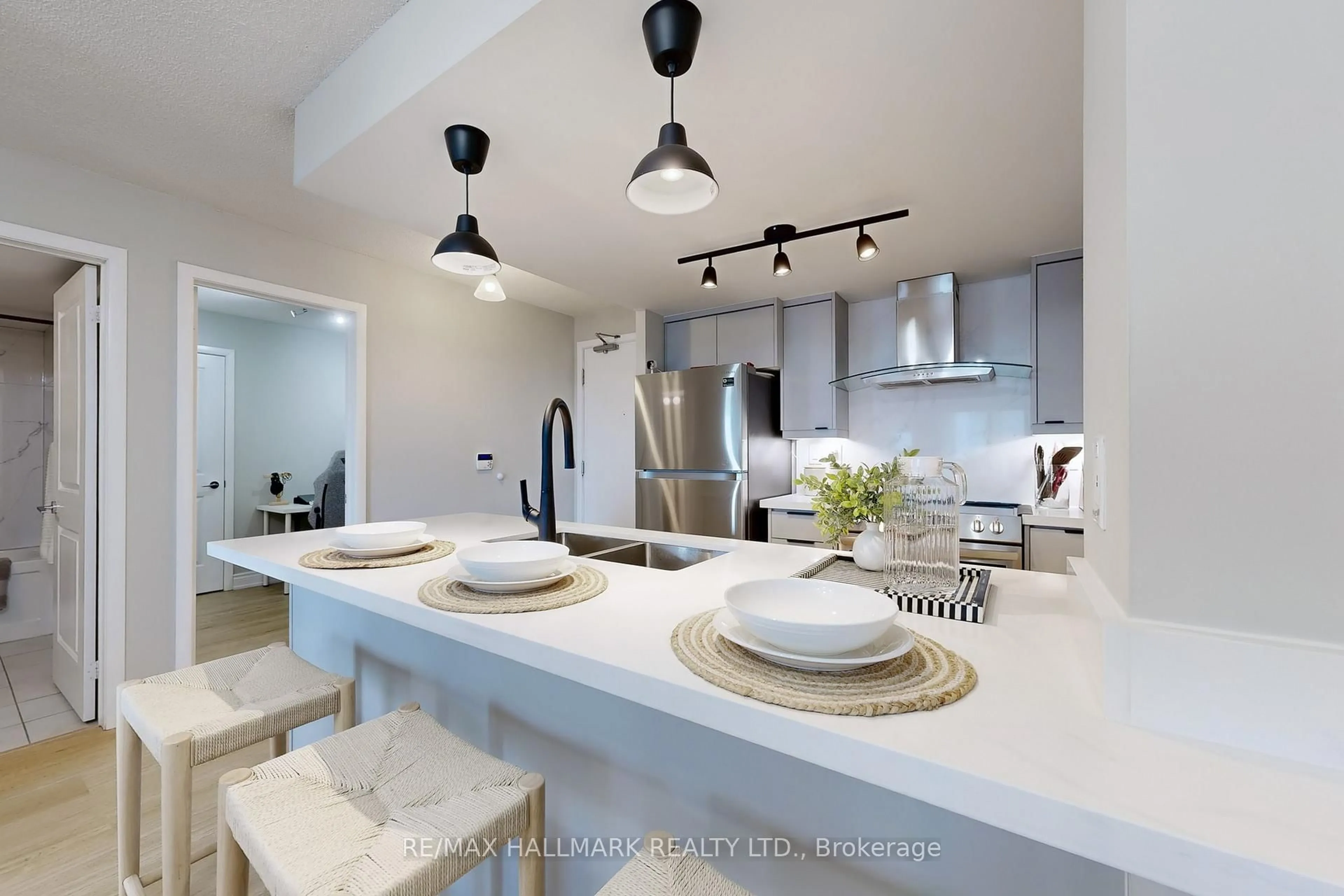 Contemporary kitchen, ceramic/tile floor for 25 Town Centre Crt #3009, Toronto Ontario M1P 0B2