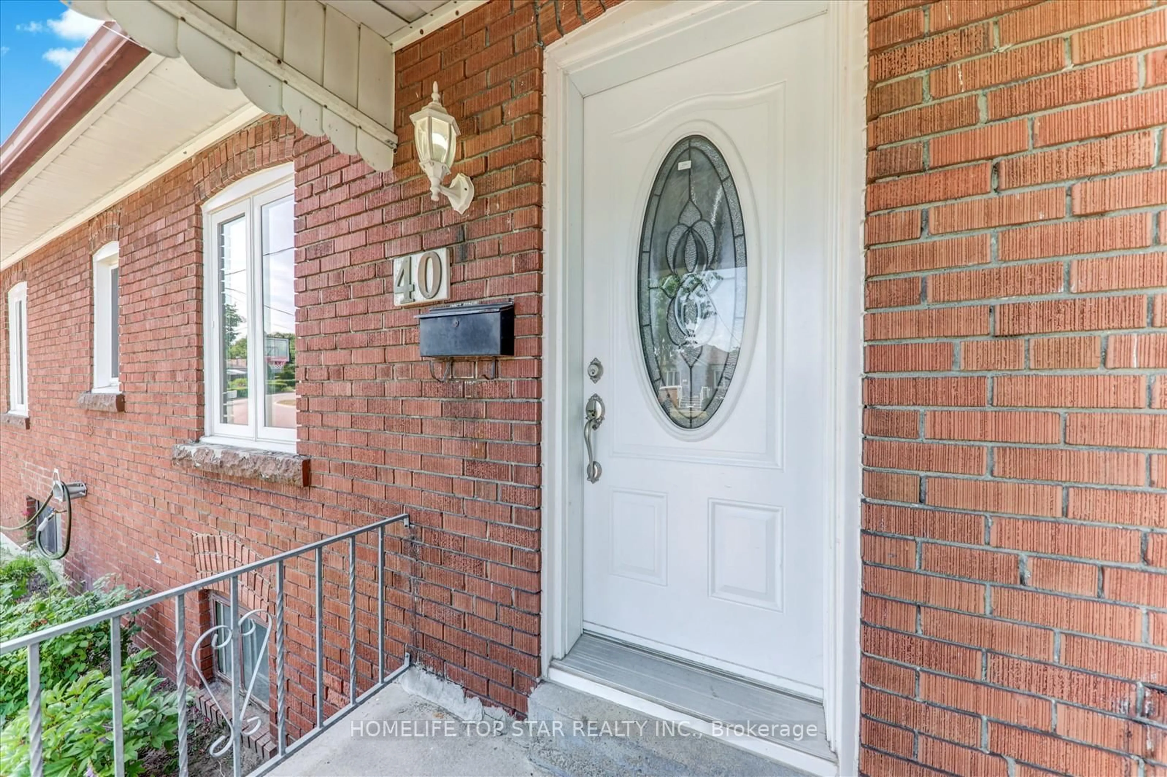 Indoor entryway for 40 Lombardy Cres, Toronto Ontario M1K 4N8