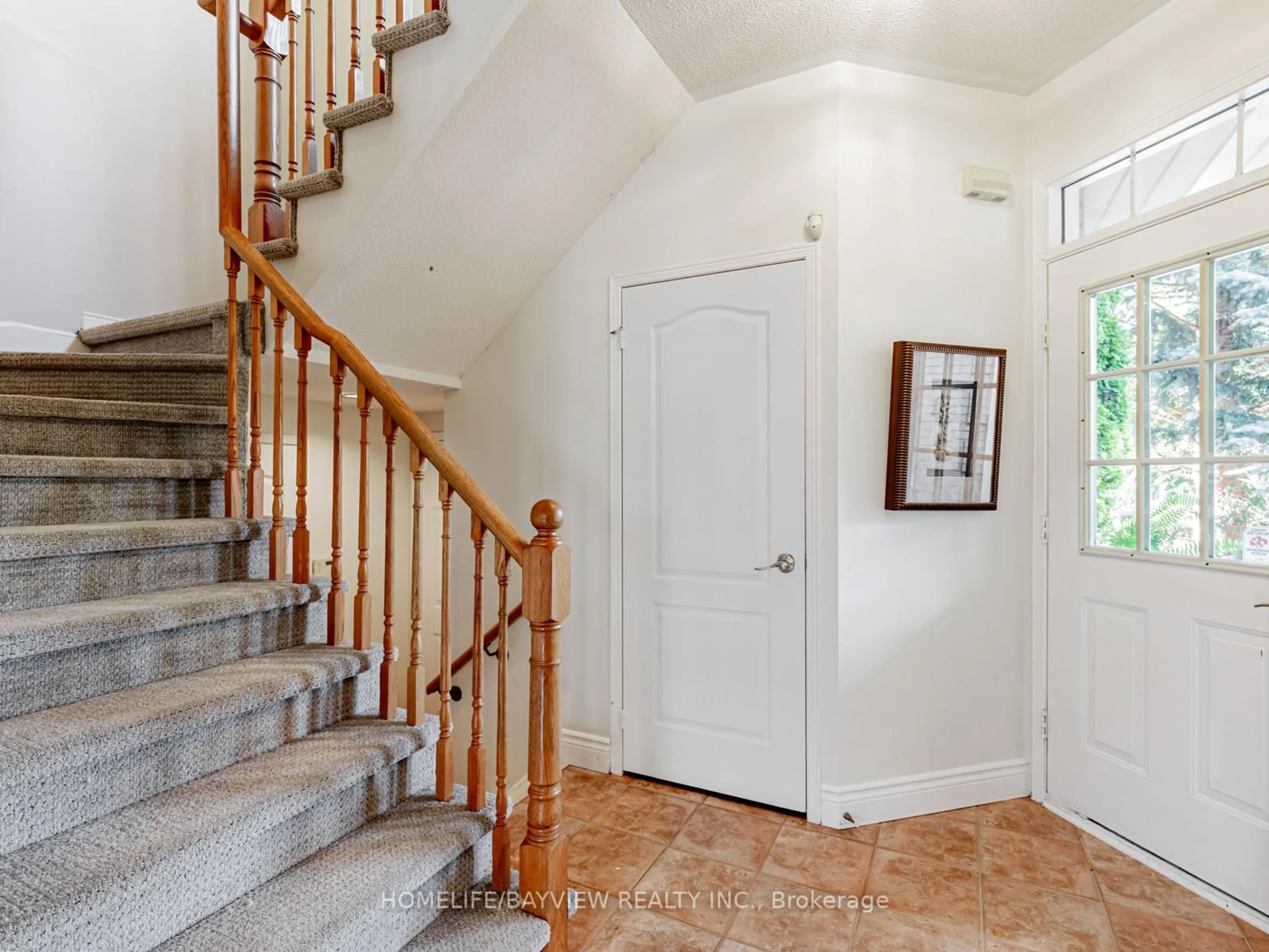 Indoor entryway for 109 Thicket Cres, Pickering Ontario L1V 6S5