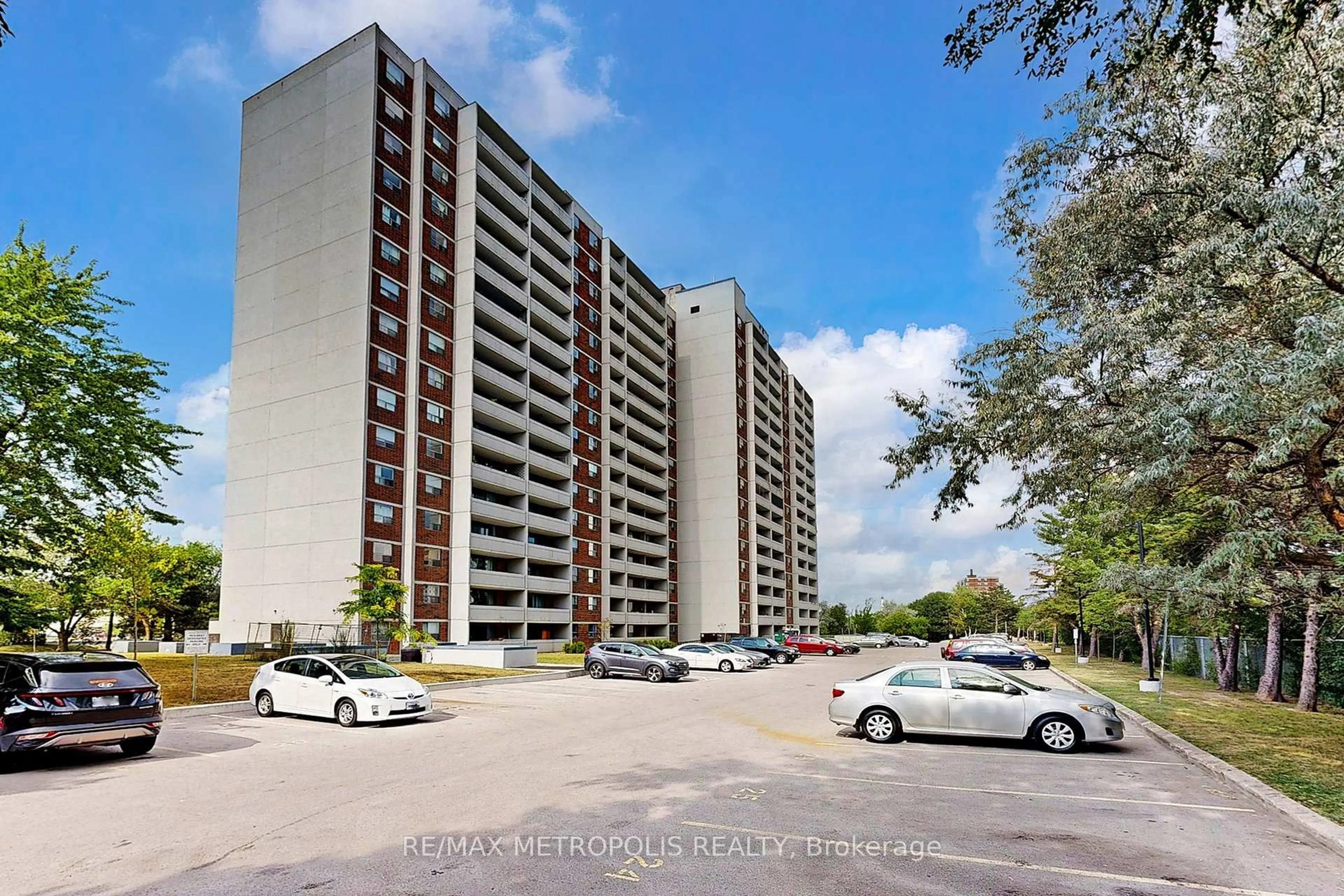 A pic from outside/outdoor area/front of a property/back of a property/a pic from drone, unknown for 301 Prudential Dr #602, Toronto Ontario M1P 4V3