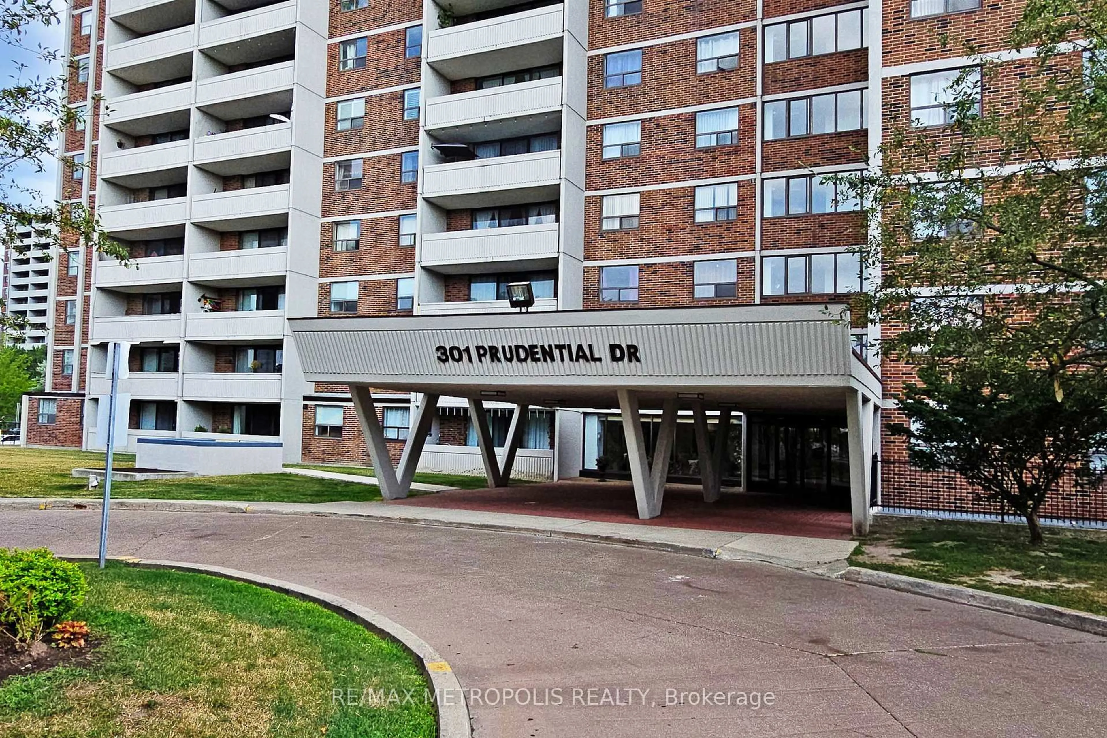 Indoor foyer for 301 Prudential Dr #602, Toronto Ontario M1P 4V3