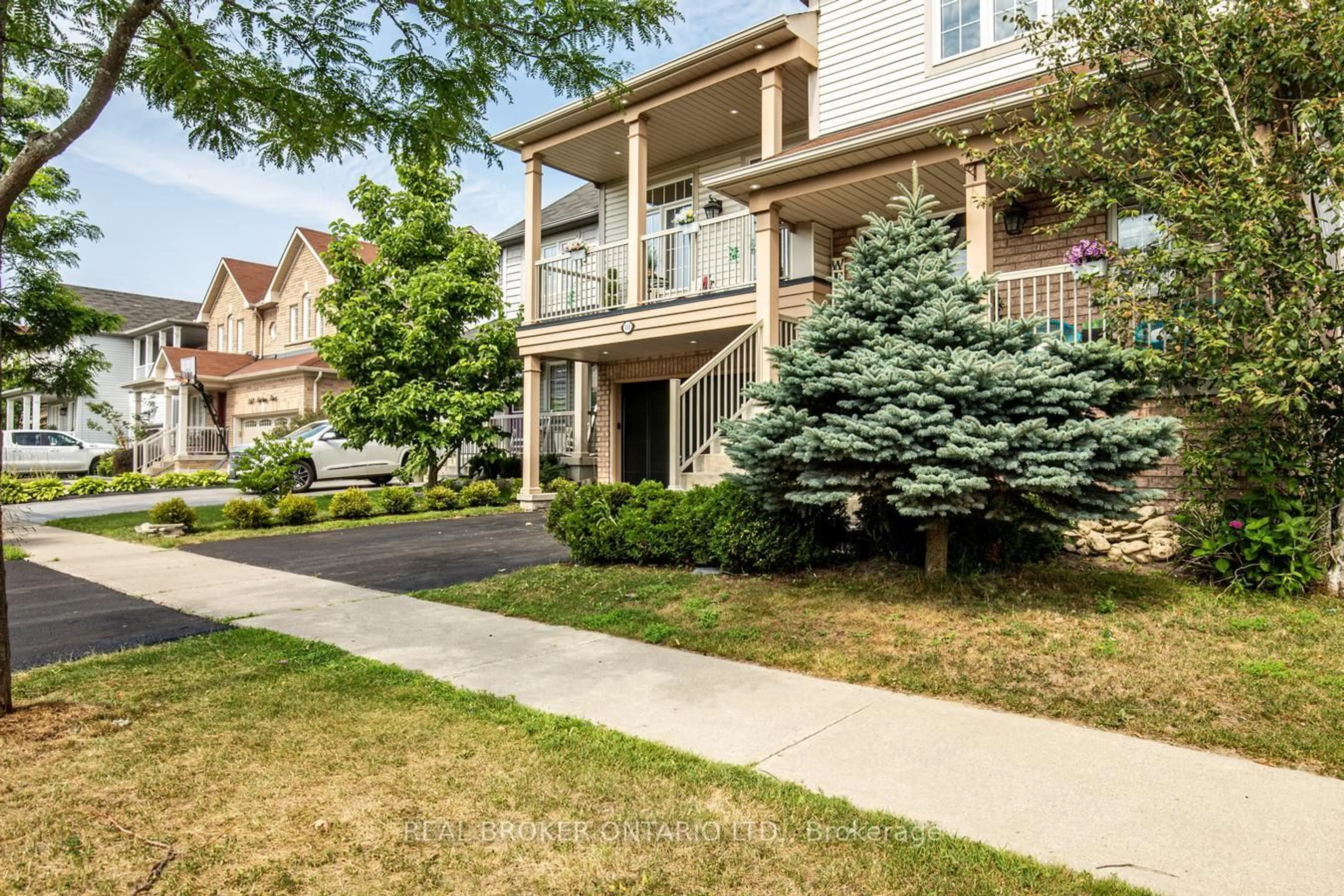 Patio, street for 555 Shaftsbury St, Oshawa Ontario L1K 2V8