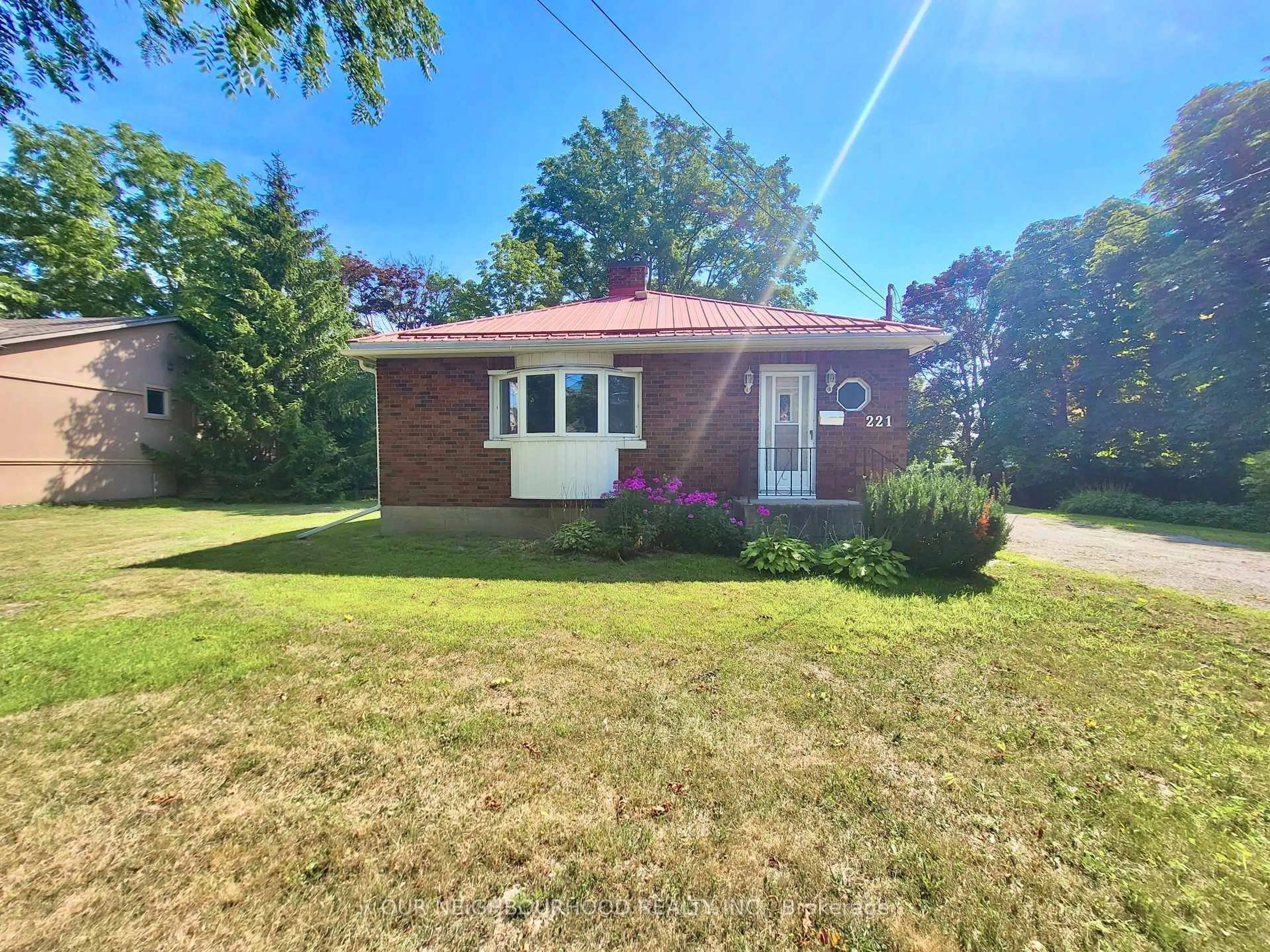 A pic from outside/outdoor area/front of a property/back of a property/a pic from drone, street for 221 Liberty St, Clarington Ontario L1C 2M6