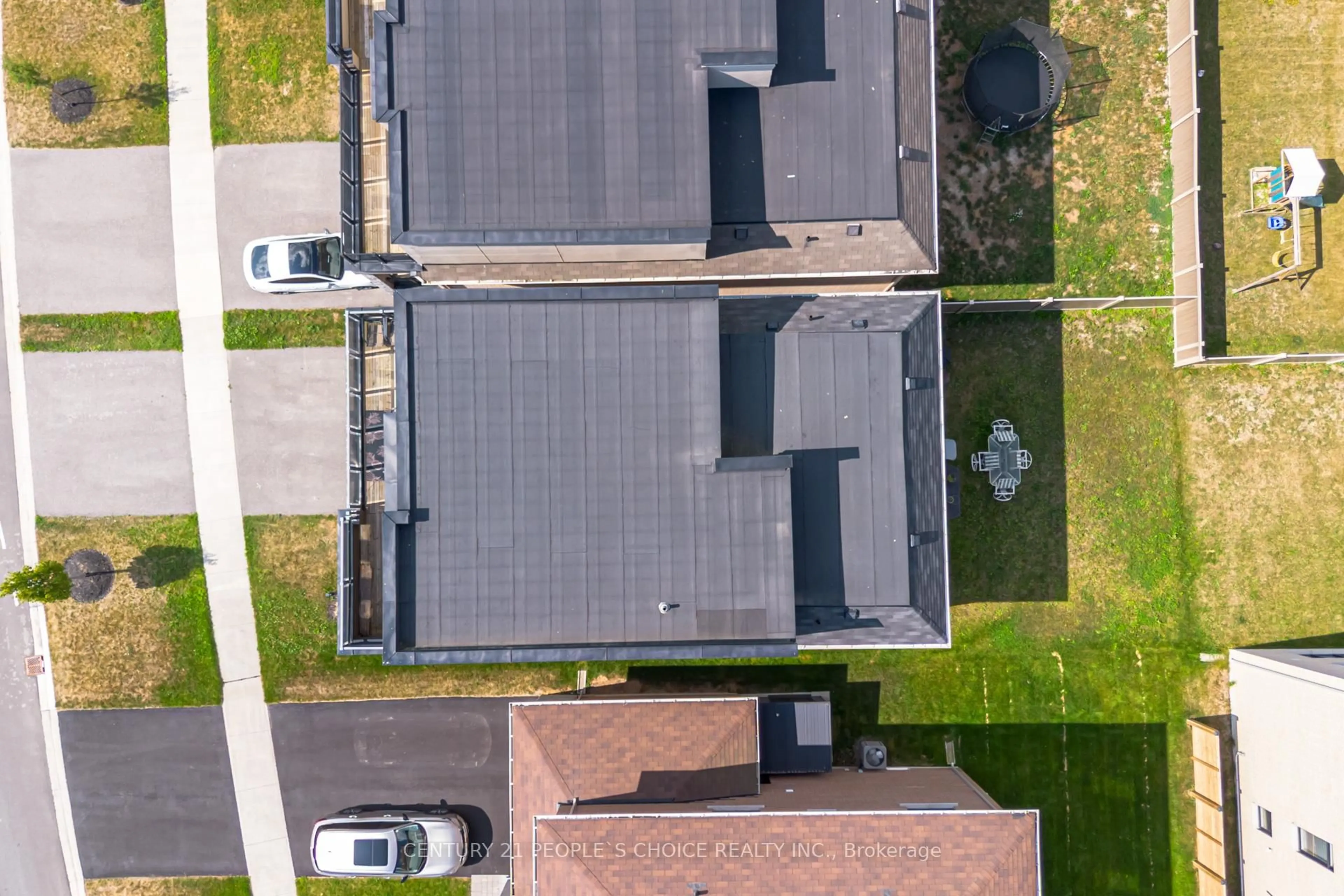 A pic from outside/outdoor area/front of a property/back of a property/a pic from drone, street for 169 East Shore Dr, Clarington Ontario L1C 1Z8