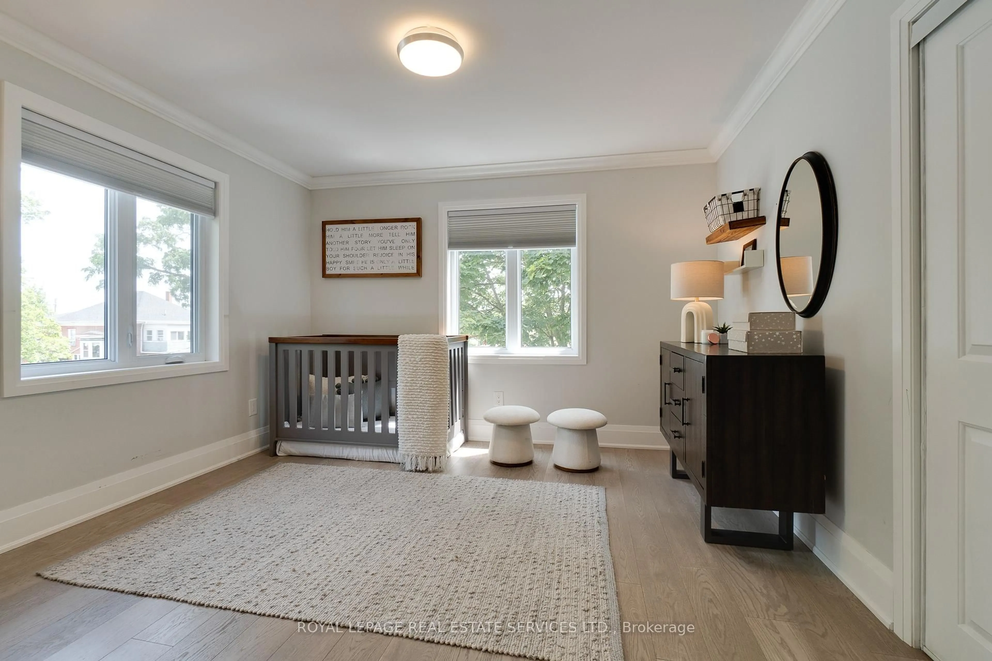Indoor entryway for 201 Centre St, Whitby Ontario L1N 4S9