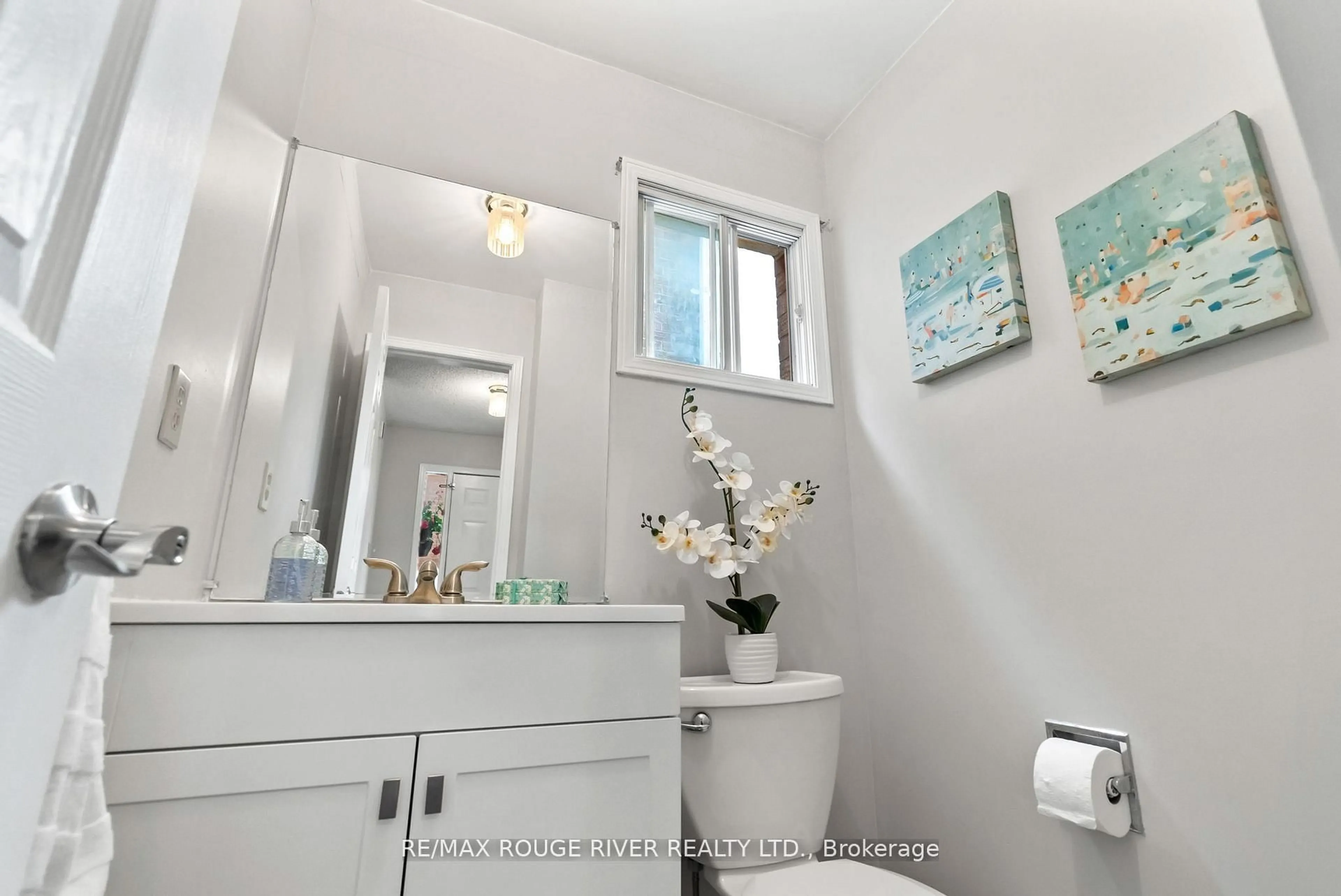 Standard bathroom, ceramic/tile floor for 31 Sharp Cres, Ajax Ontario L1T 3R1