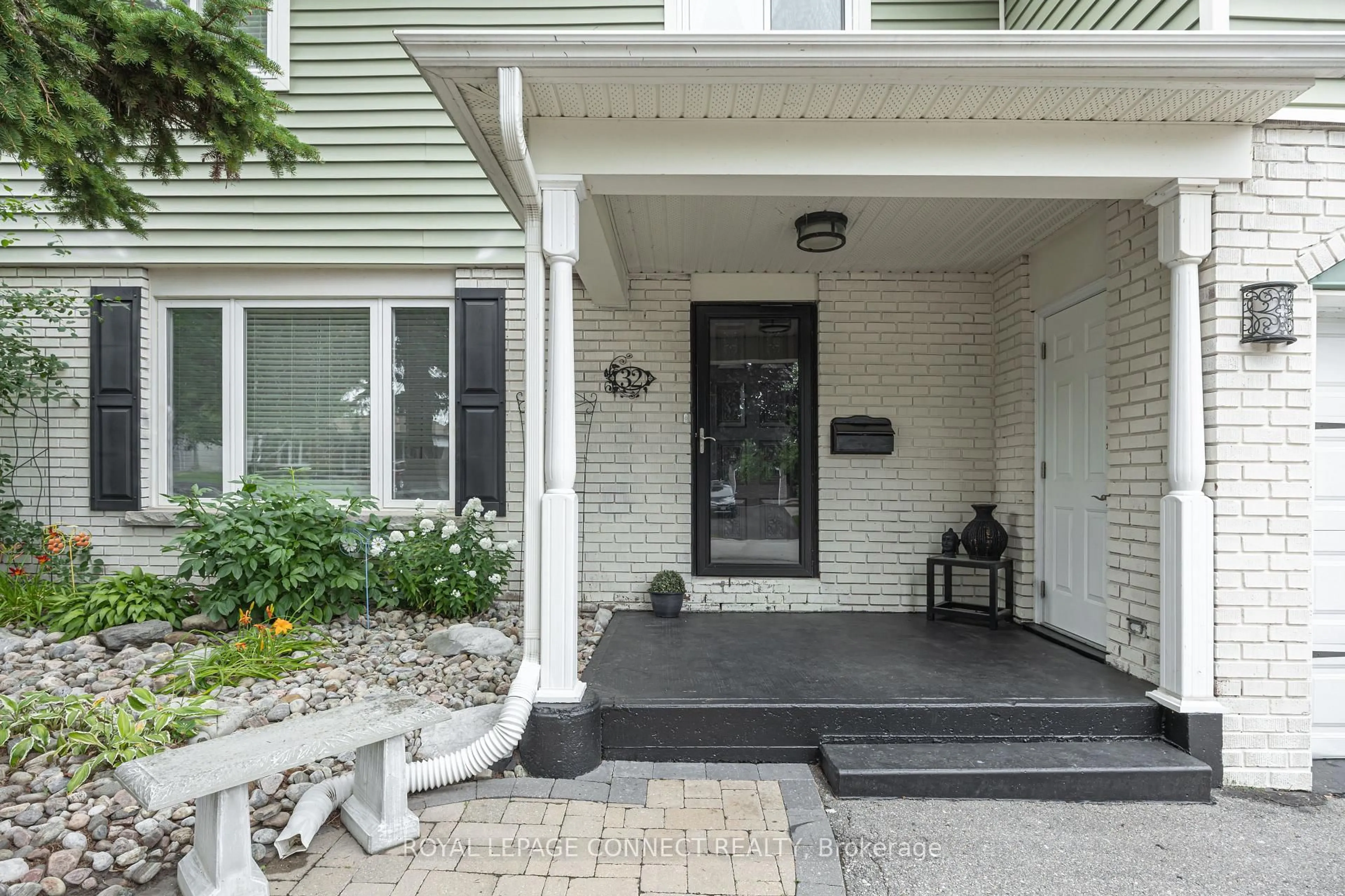 Indoor entryway for 32 Harland Cres, Ajax Ontario L1S 1J9