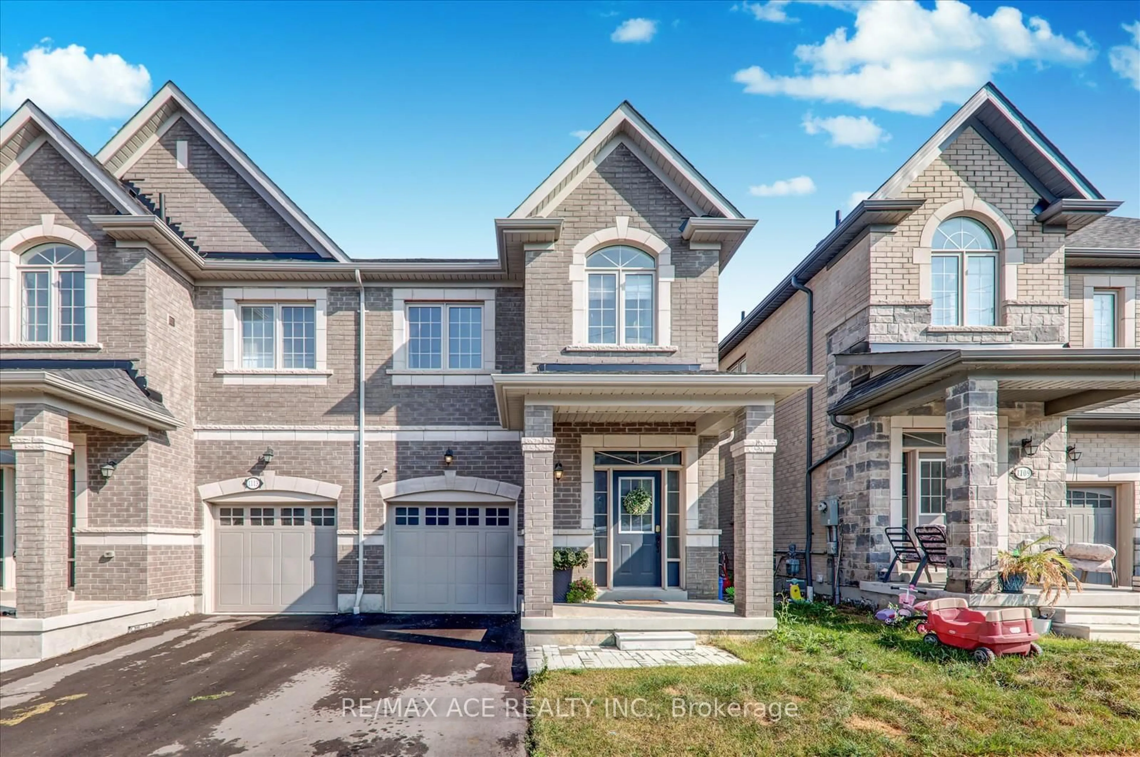 Home with vinyl exterior material, street for 1111 Skyridge Blvd, Pickering Ontario L1X 0M8