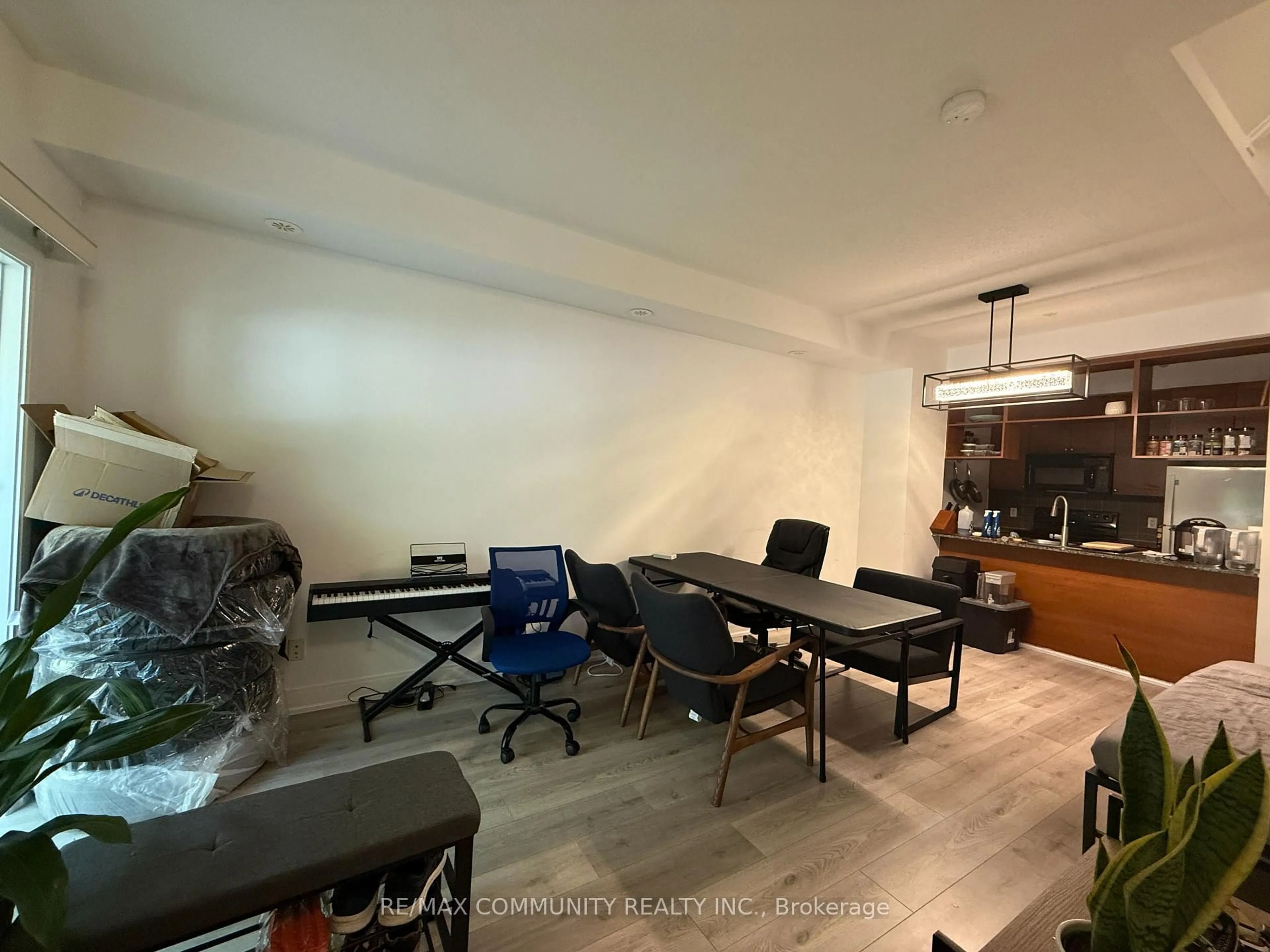 A pic of a room for 315 Village Green Sq #51, Toronto Ontario M1S 0L2