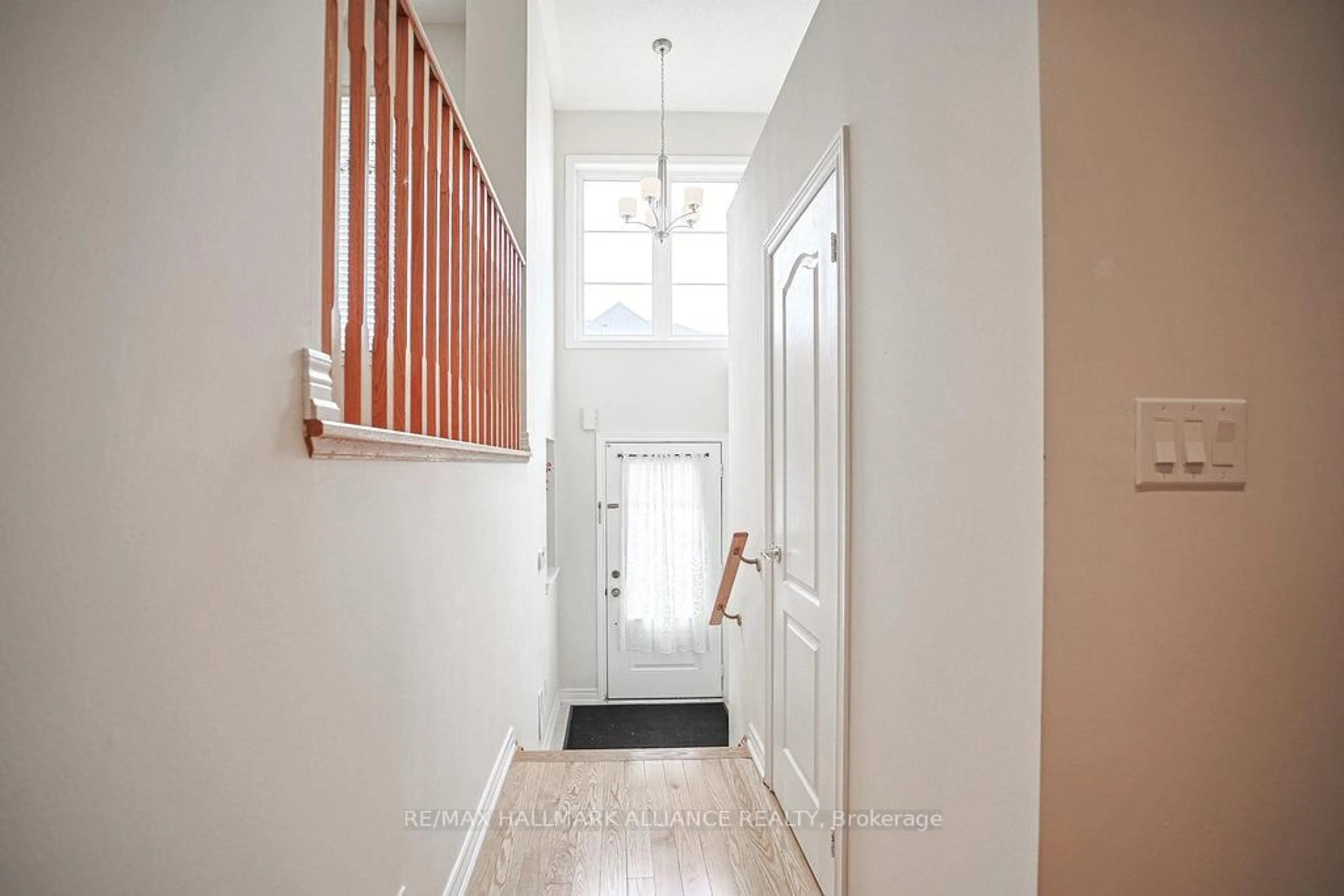 Indoor entryway for 43 Belanger Cres, Toronto Ontario M1L 0H3