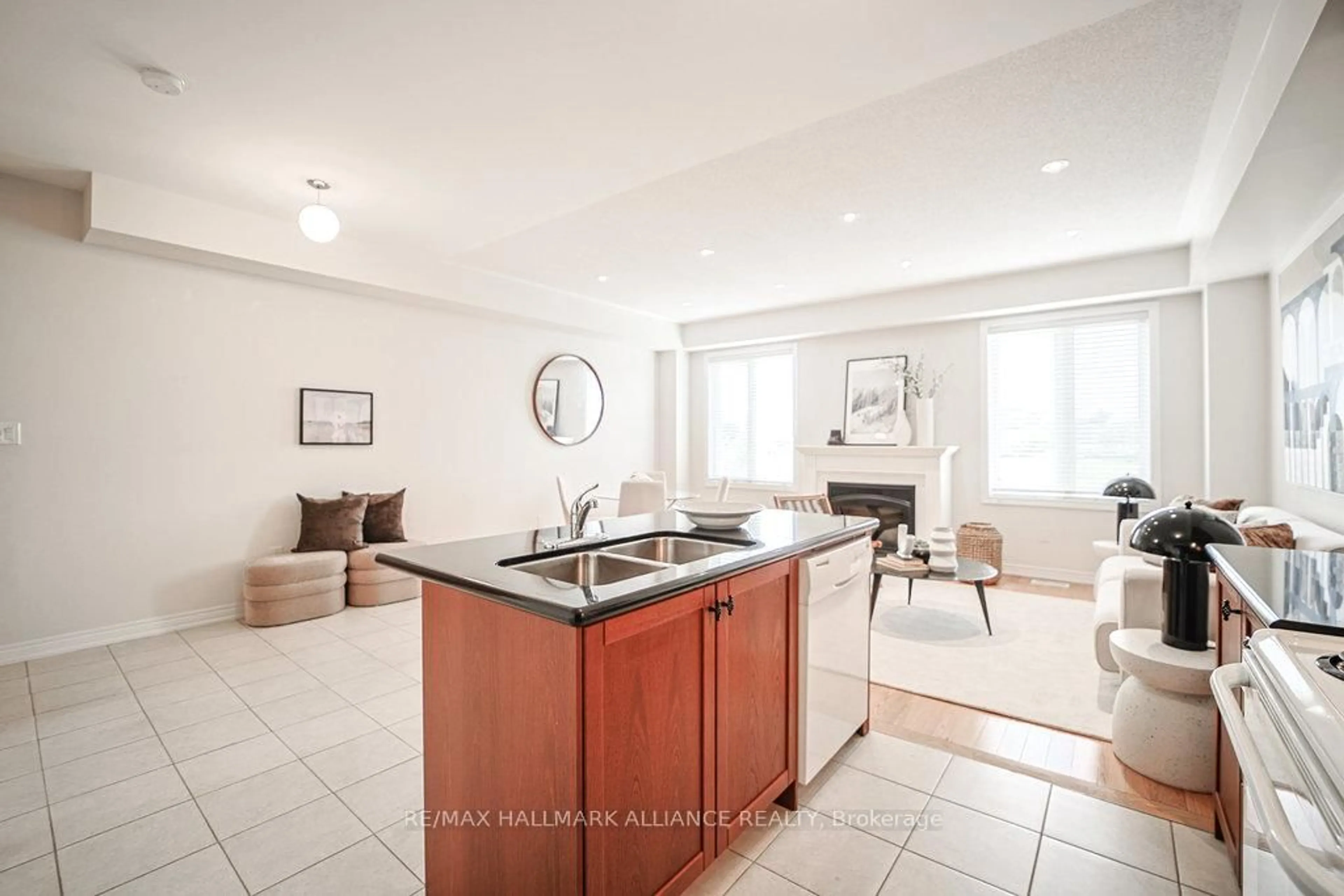 Open concept kitchen, ceramic/tile floor for 43 Belanger Cres, Toronto Ontario M1L 0H3