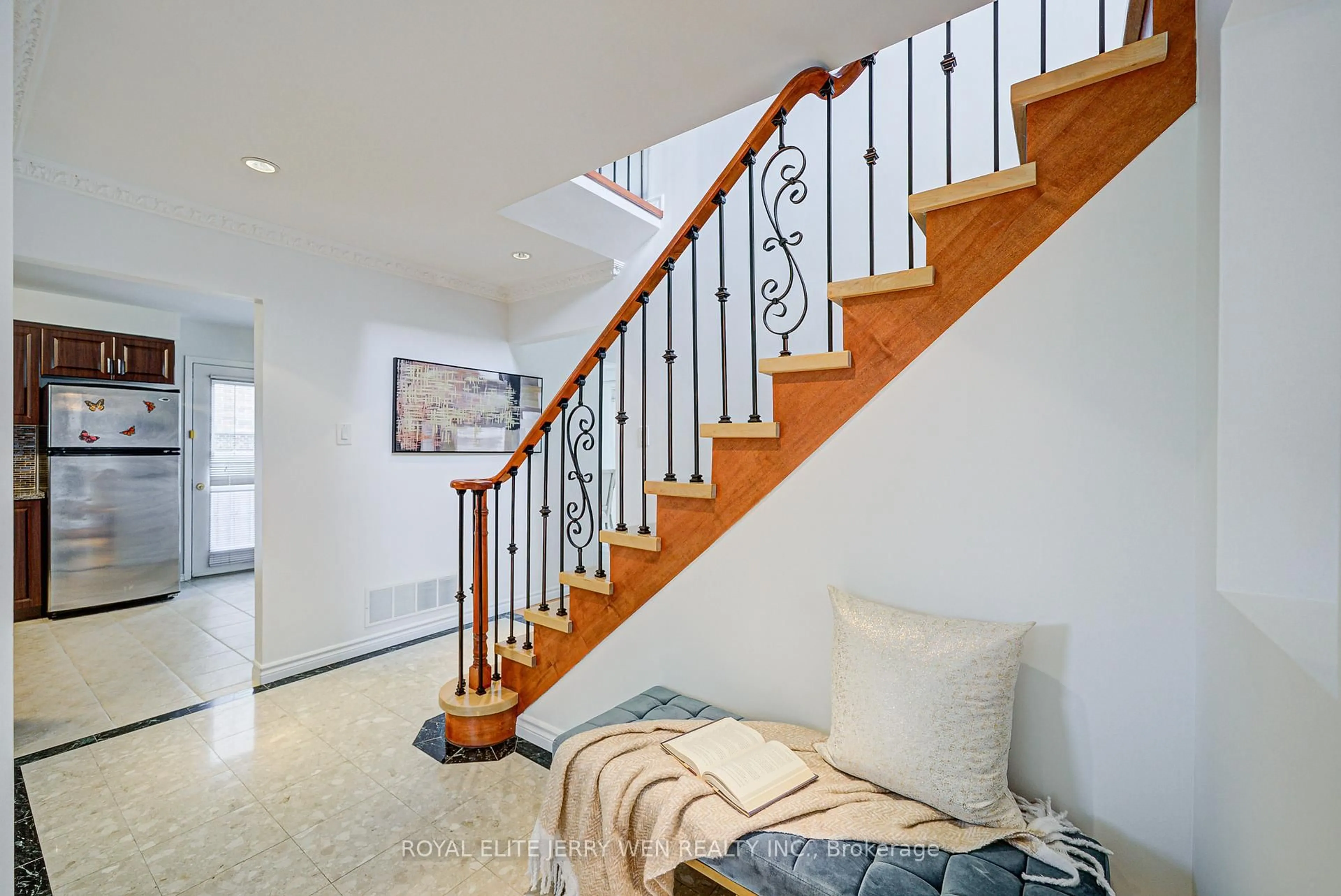 Stairs for 27 Dalbret Cres, Toronto Ontario M1T 2X2