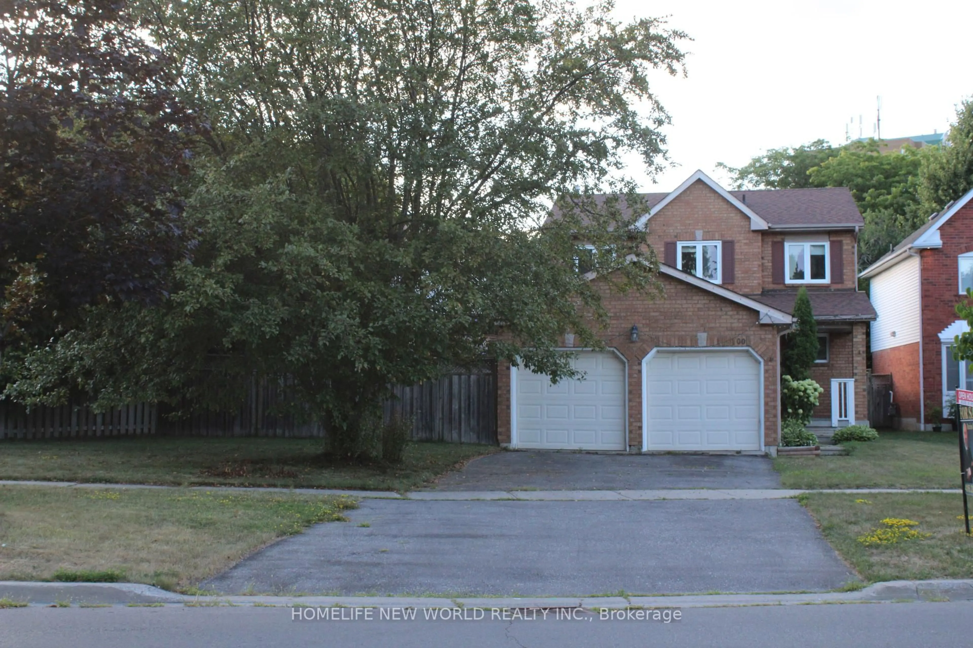 Unknown for 100 Bassett Blvd, Whitby Ontario L1N 8X3