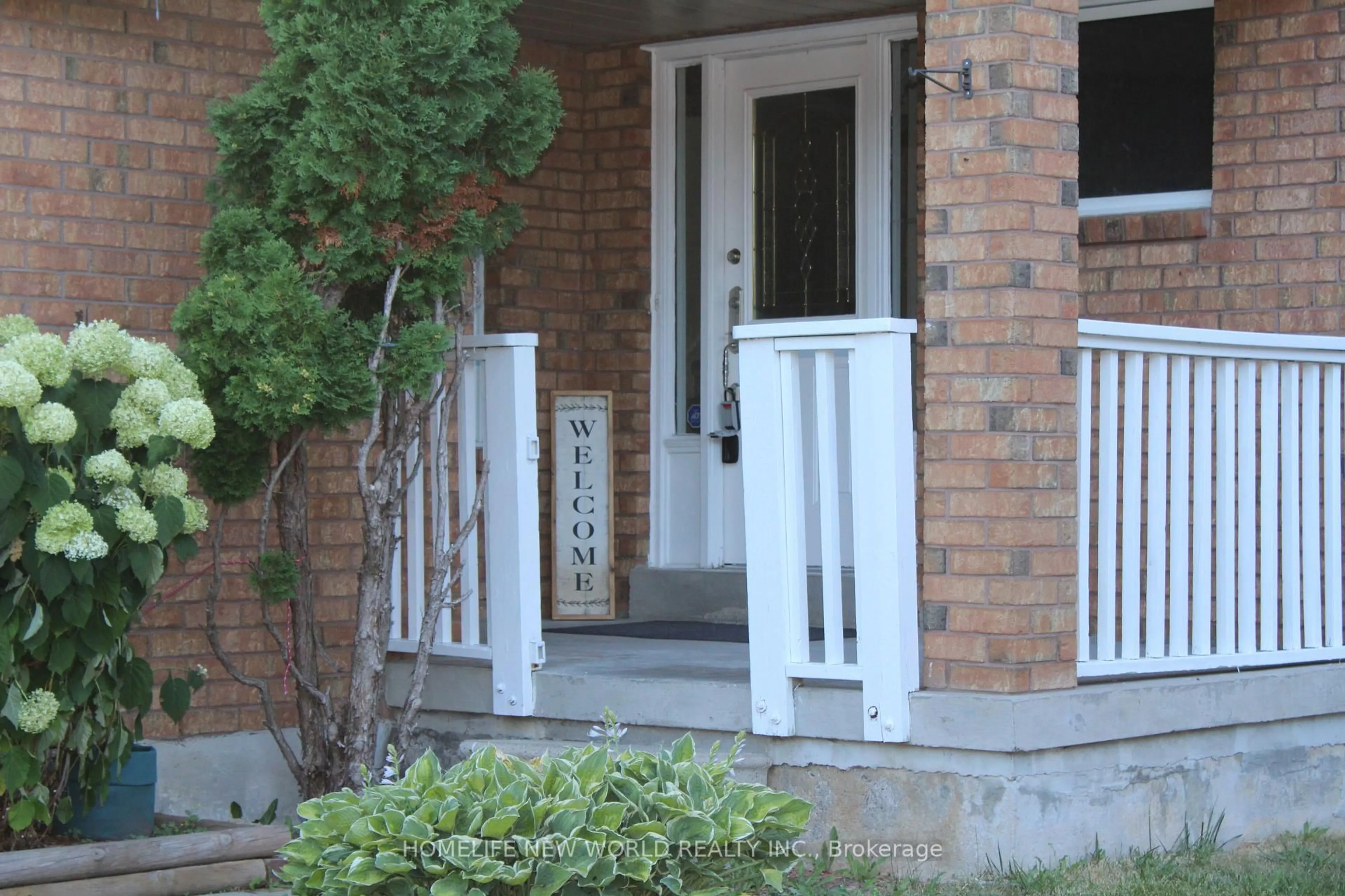 Unknown for 100 Bassett Blvd, Whitby Ontario L1N 8X3