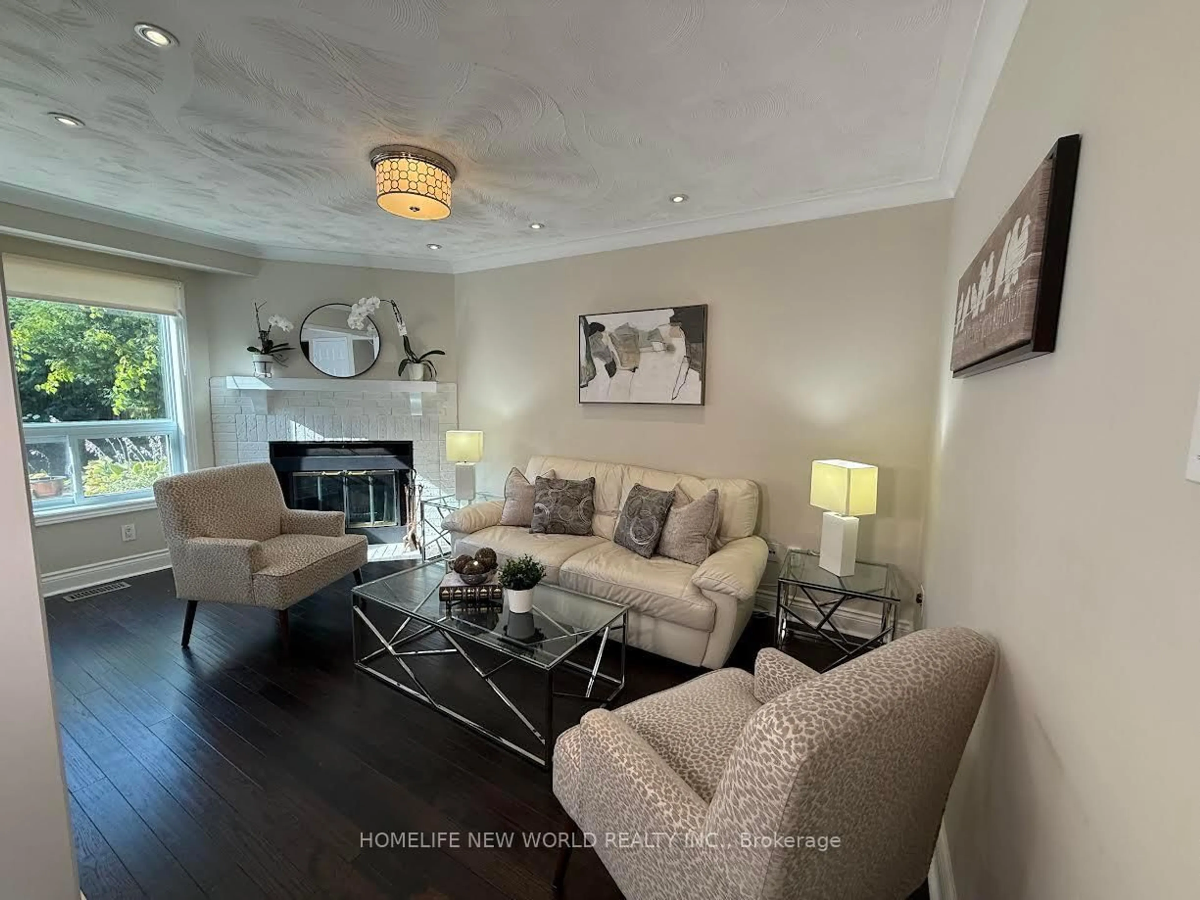 Living room with furniture, unknown for 100 Bassett Blvd, Whitby Ontario L1N 8X3
