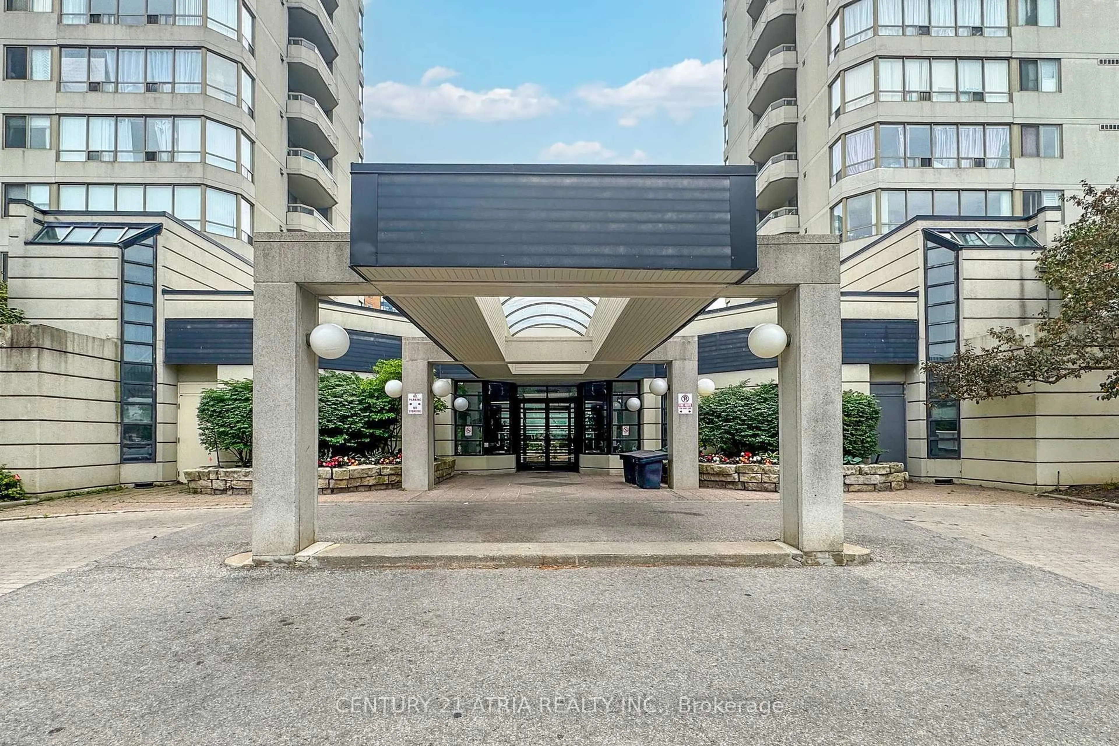 Indoor foyer for 150 Alton Towers Circ #710, Toronto Ontario M1V 4X7