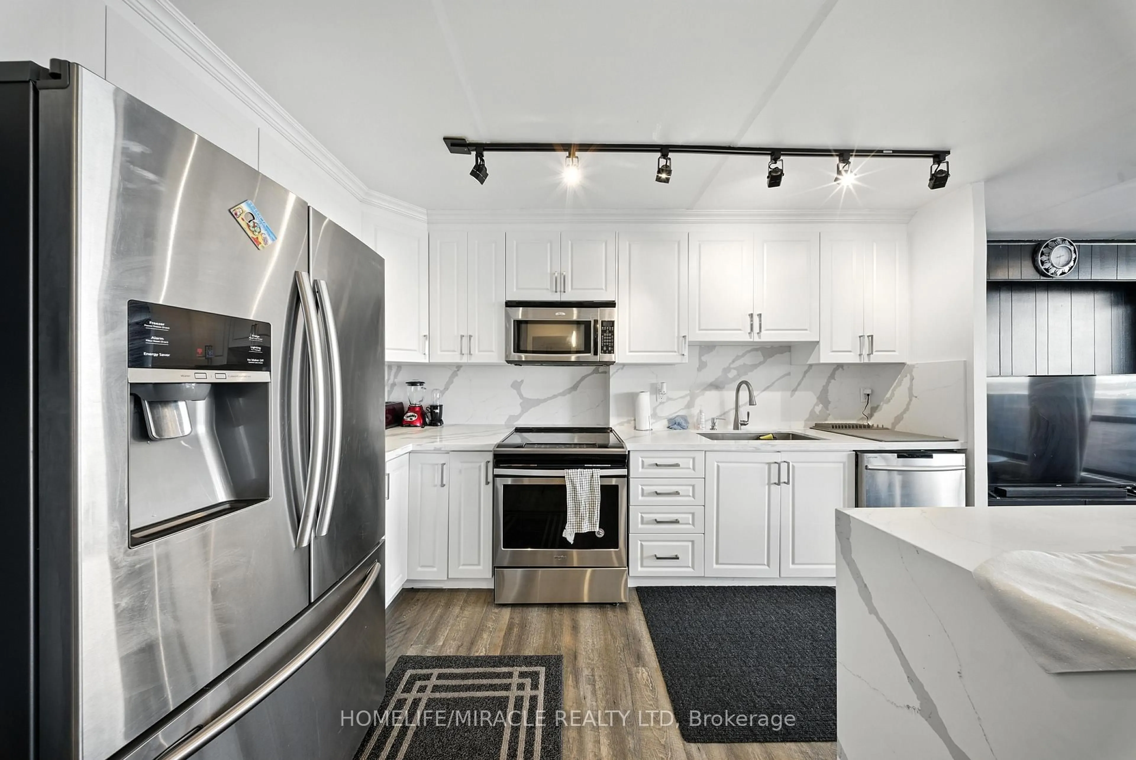 Open concept kitchen, unknown for 2 Glamorgan Ave #1212, Toronto Ontario M1P 2M8