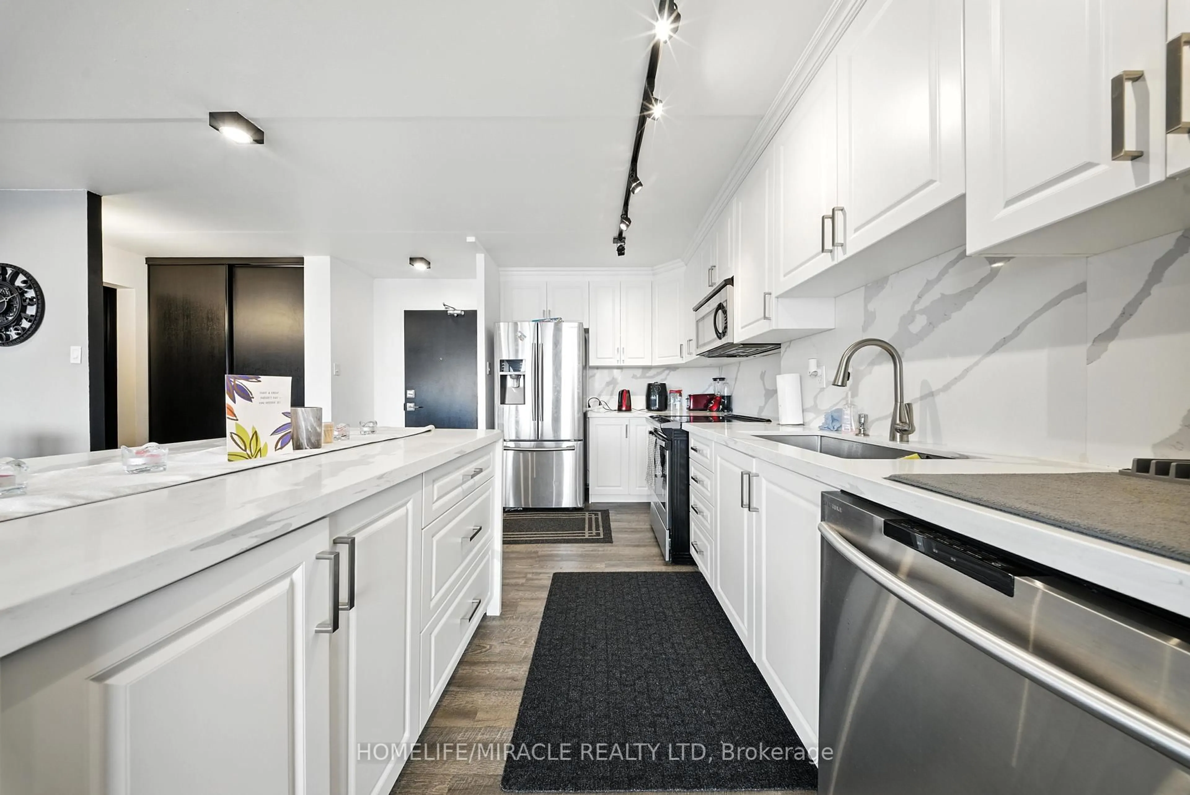 Contemporary kitchen, ceramic/tile floor for 2 Glamorgan Ave #1212, Toronto Ontario M1P 2M8