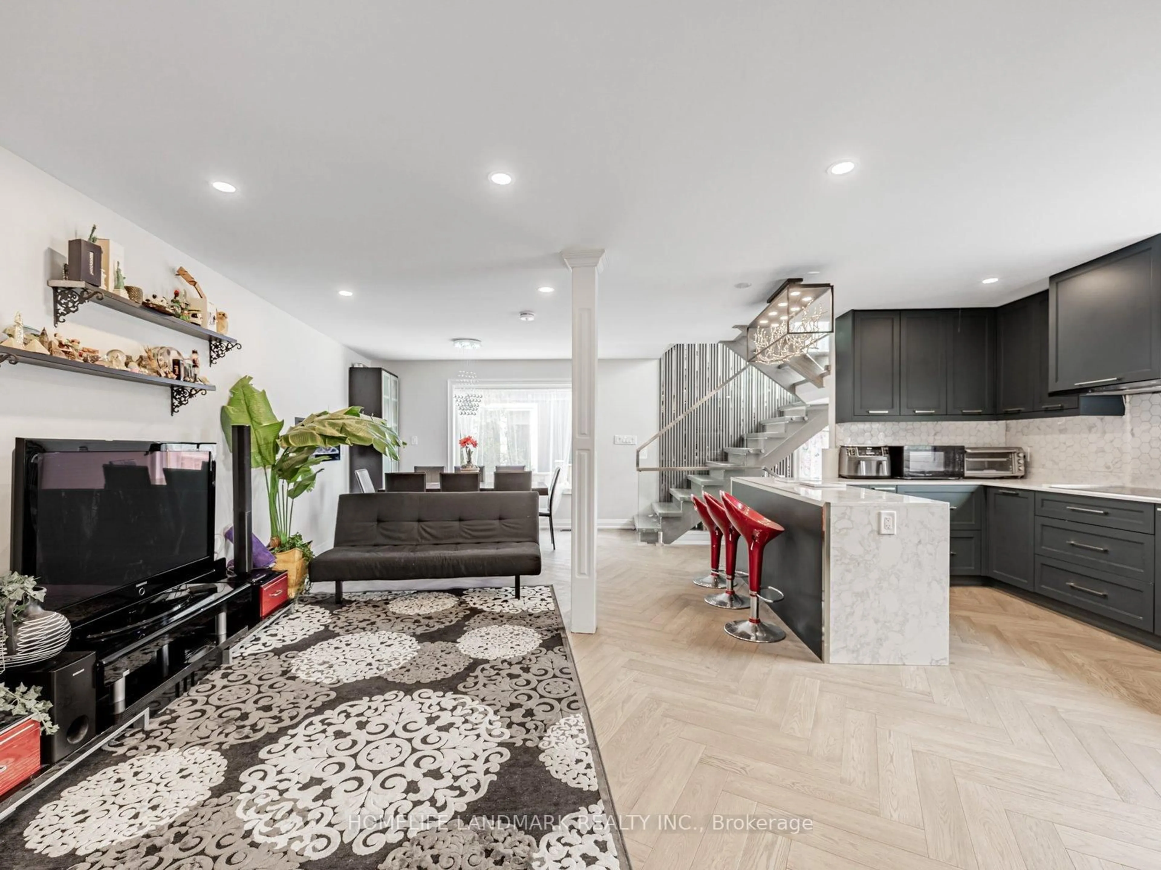 Open concept kitchen, unknown for 606 Annland St, Pickering Ontario L1W 1A7