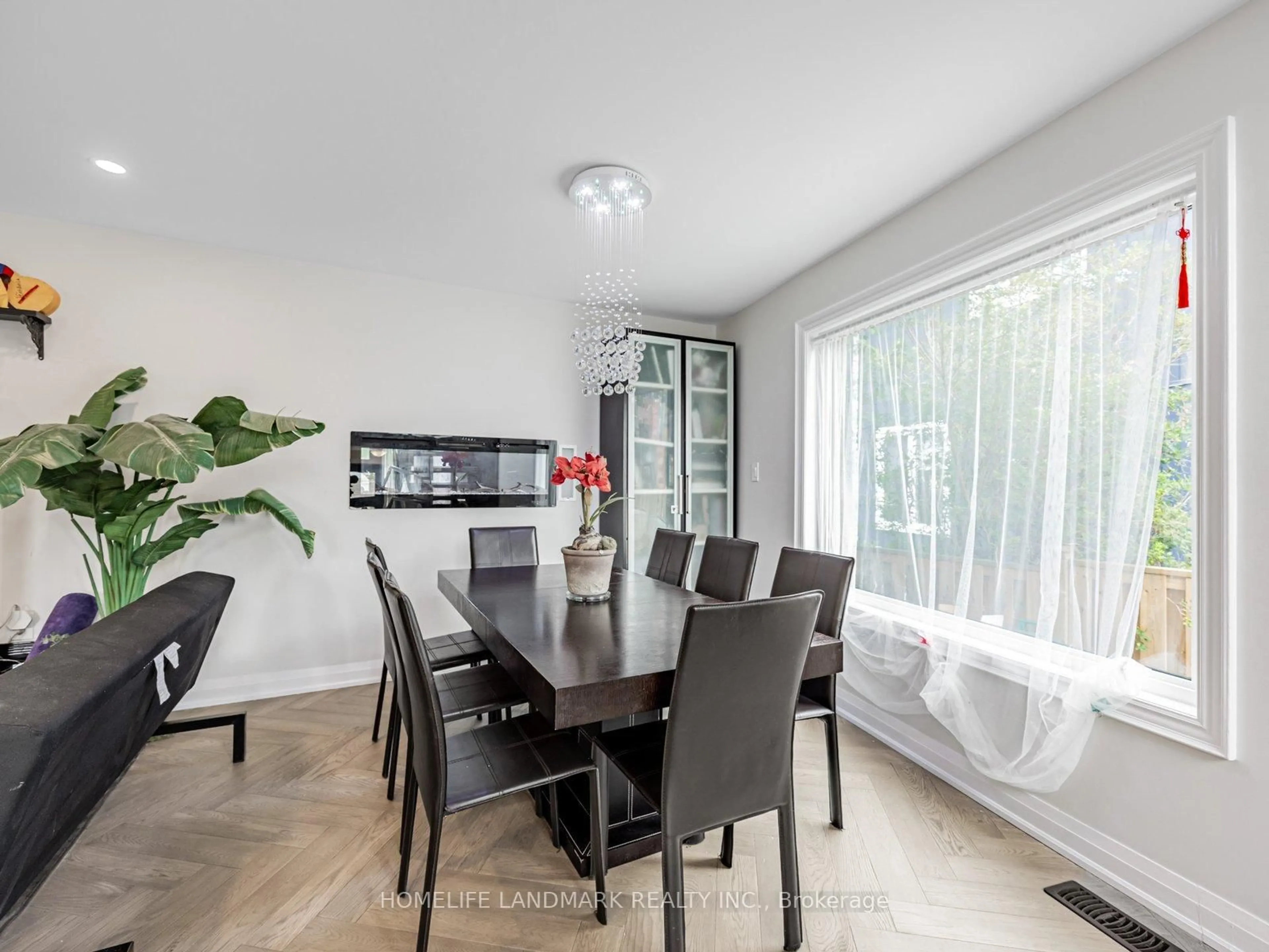 Dining room, wood/laminate floor for 606 Annland St, Pickering Ontario L1W 1A7